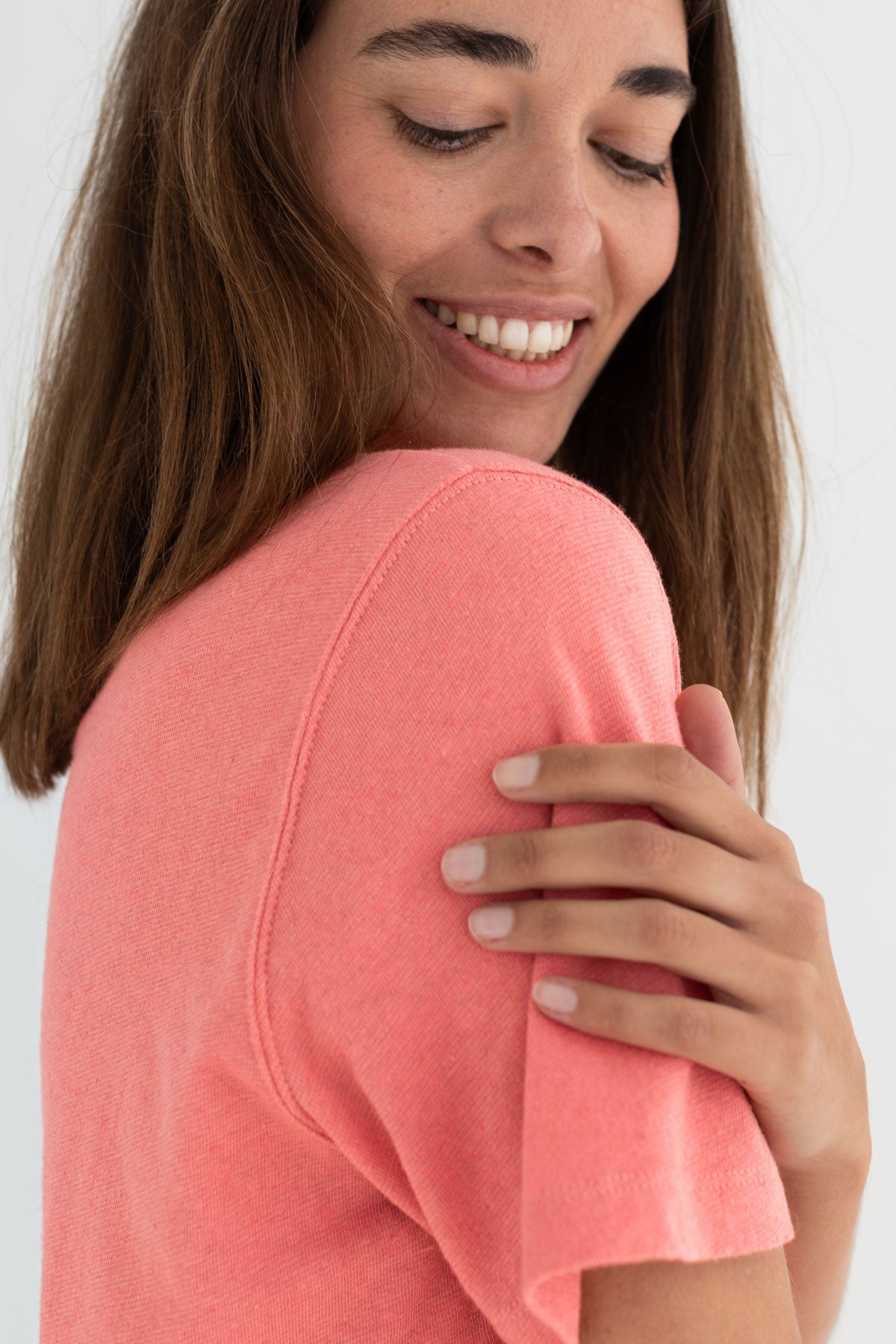 Pink roundneck top women detail