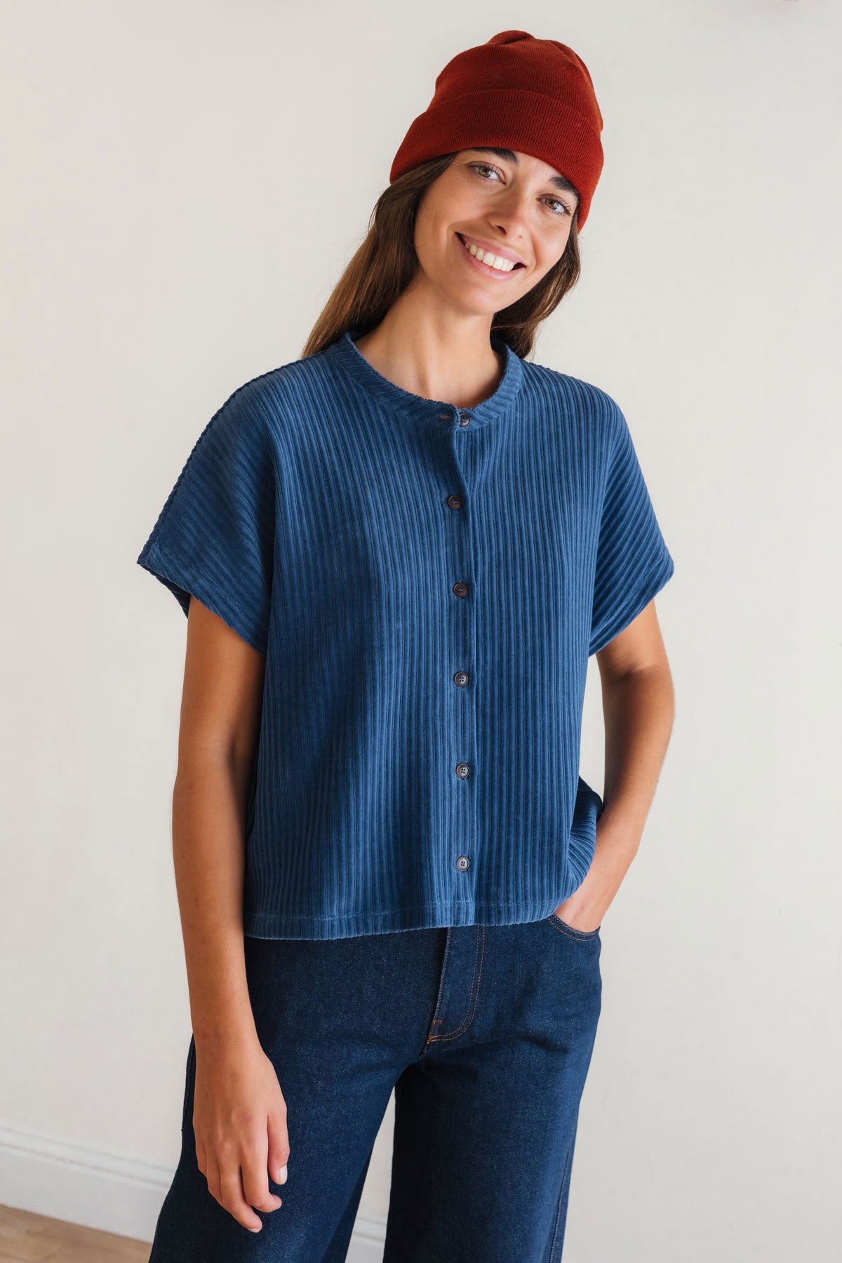 Short-sleeve navy cardigan with buttons