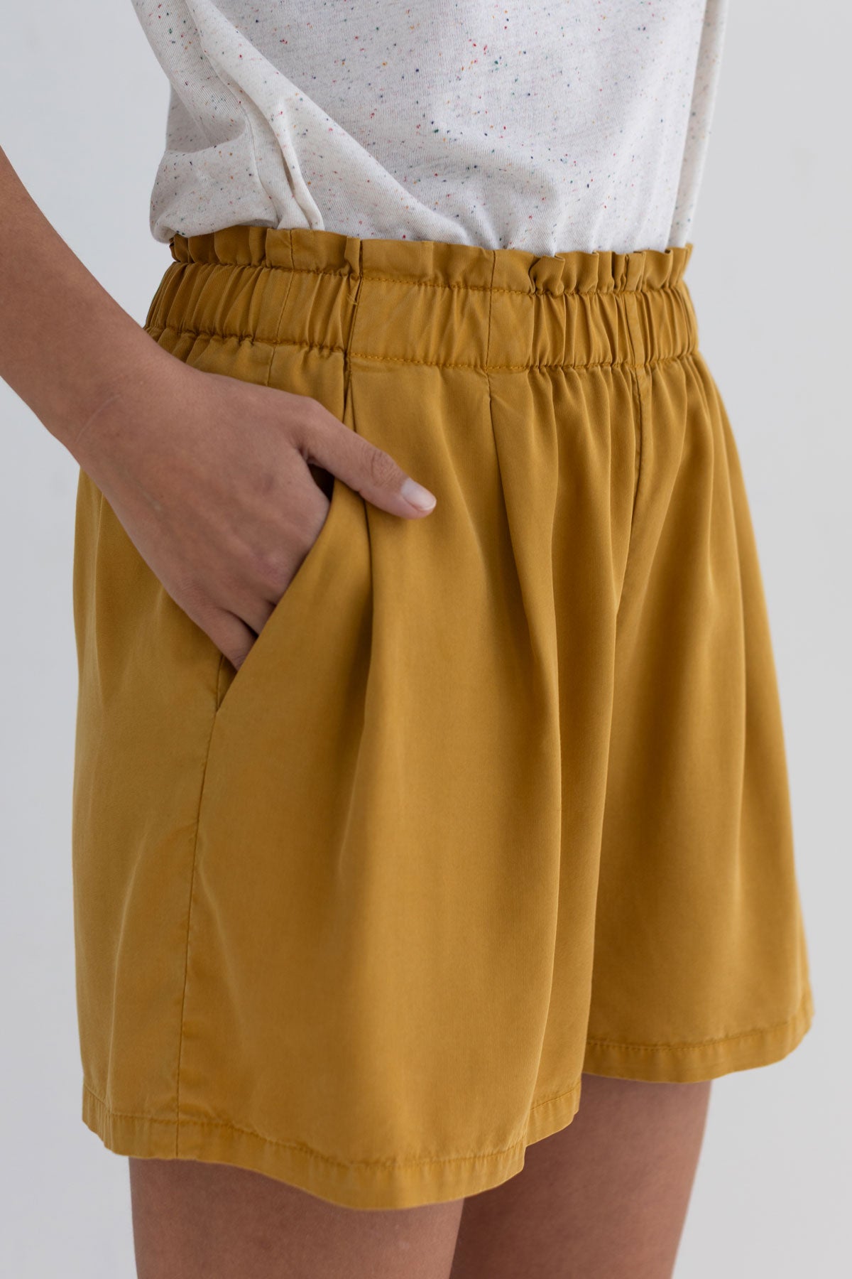 Mustard Lyocell shorts women detail pocket front