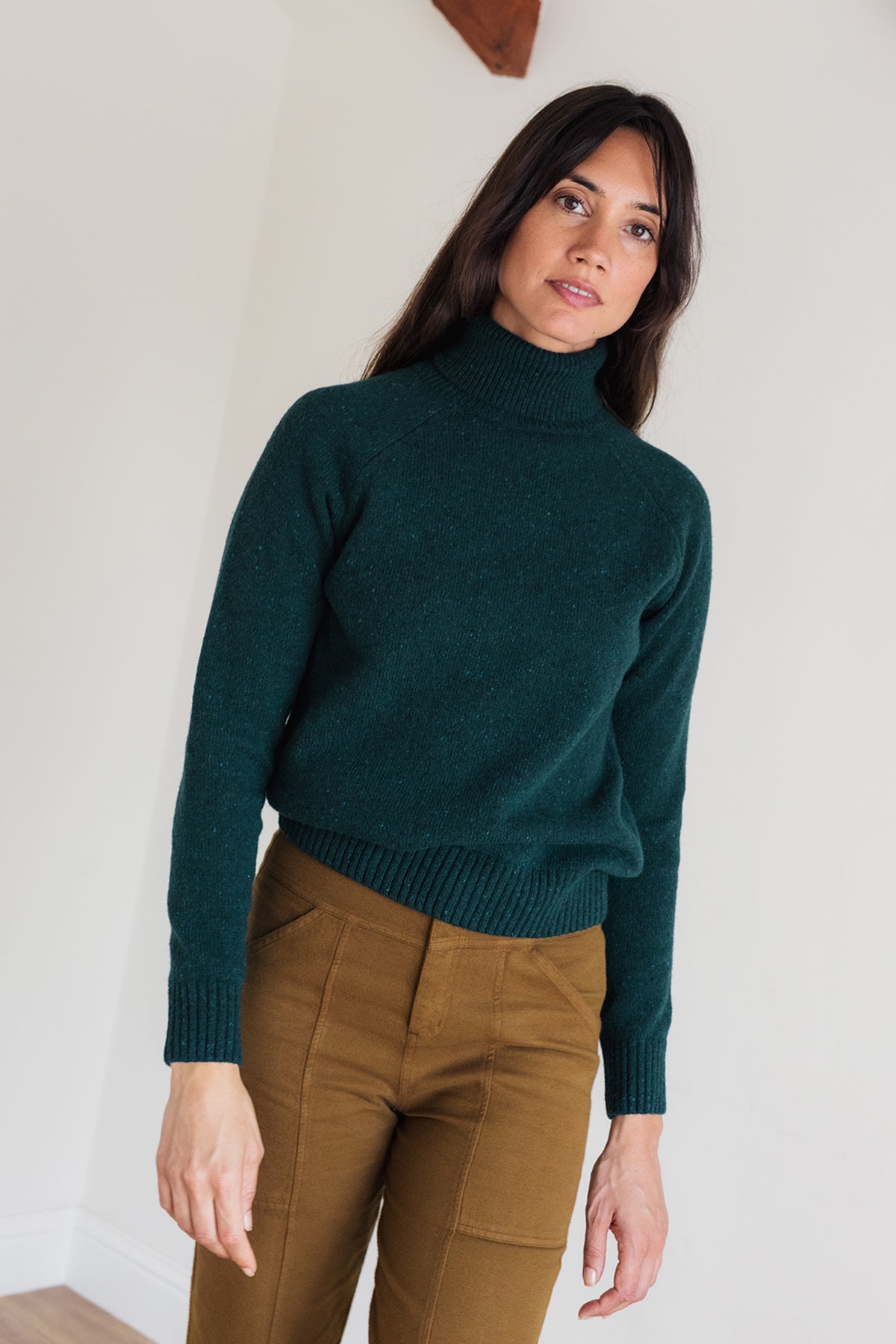 meta-hover, Women’s eco-friendly turtleneck jumper
