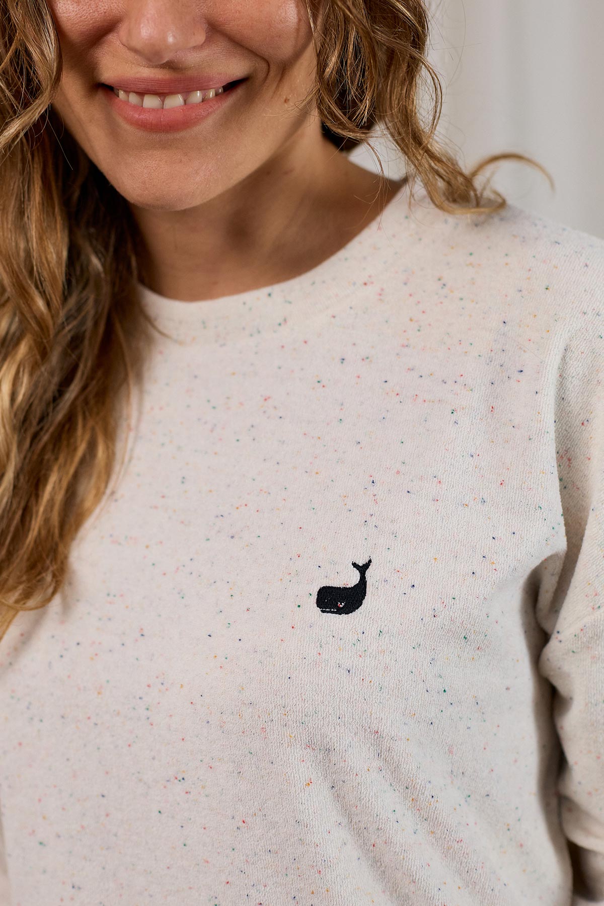 meta-hover, Sustainable off-white sweatshirt for women