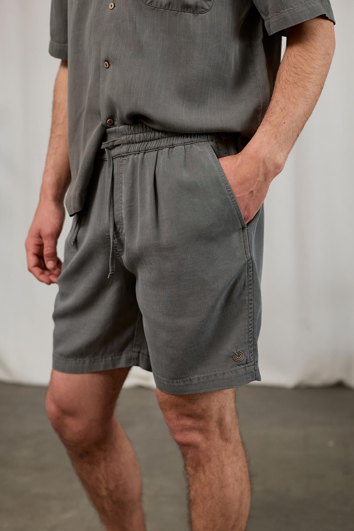 meta-hover, gunmetal men’s summer shorts