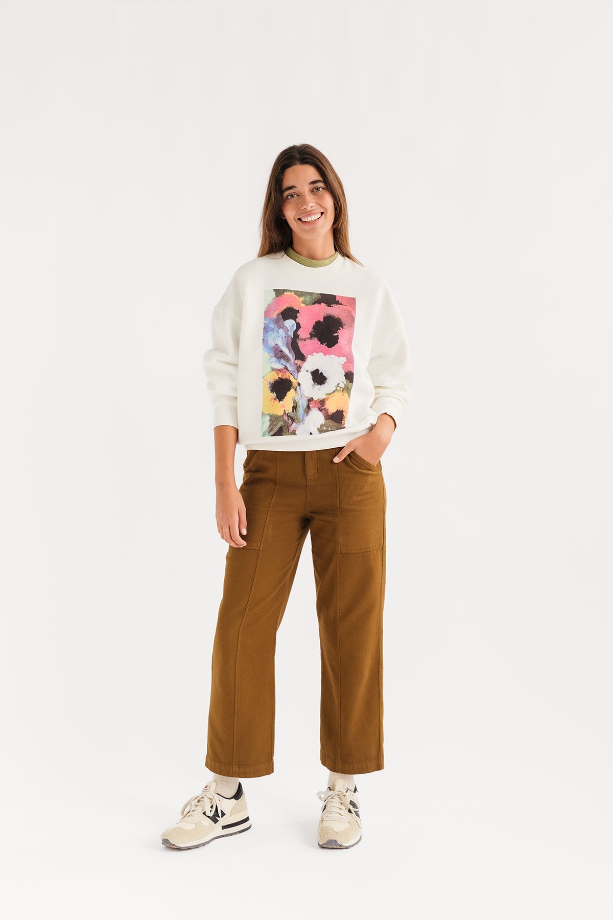 relaxed-fit sweatshirt with dropped shoulders and floral print
