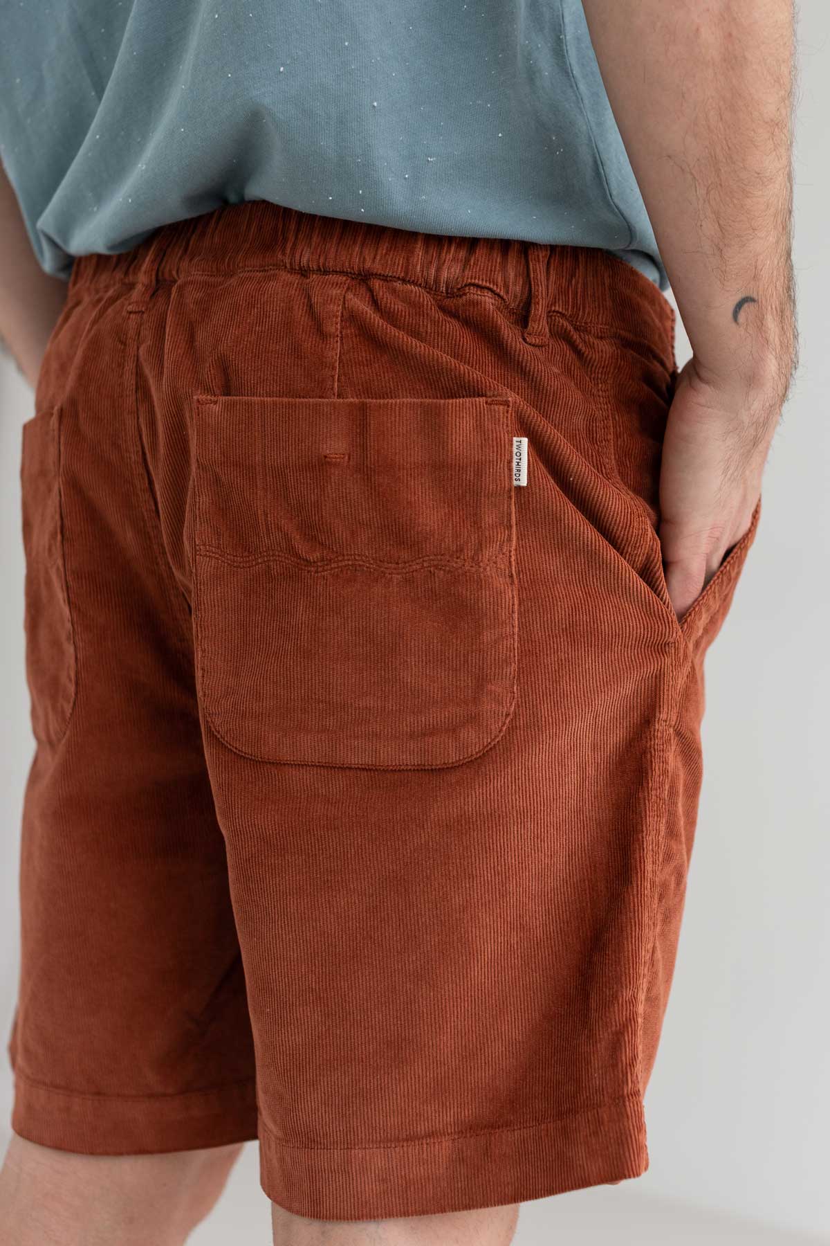 Coconut shell micro corduroy shorts men detail back