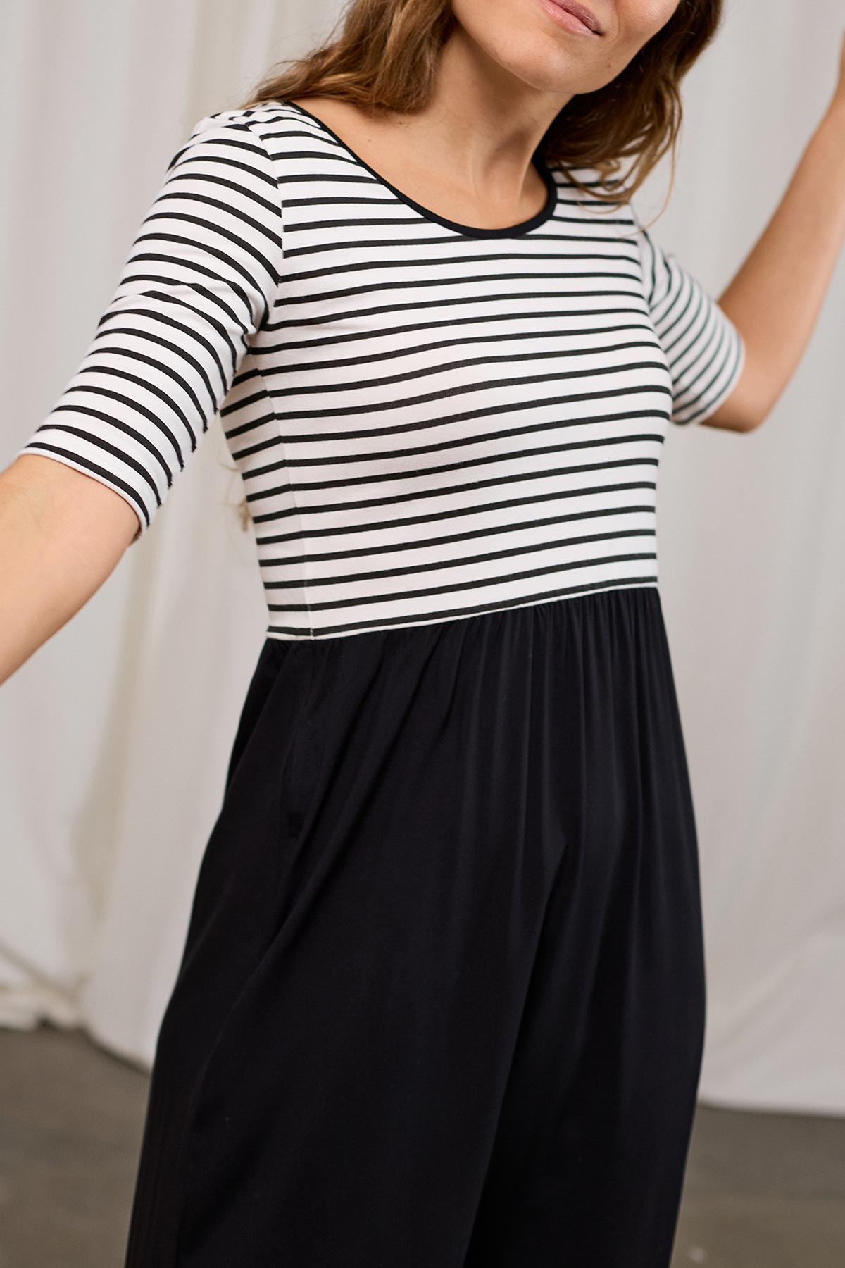 sustainable dress with organic cotton and eco-viscose