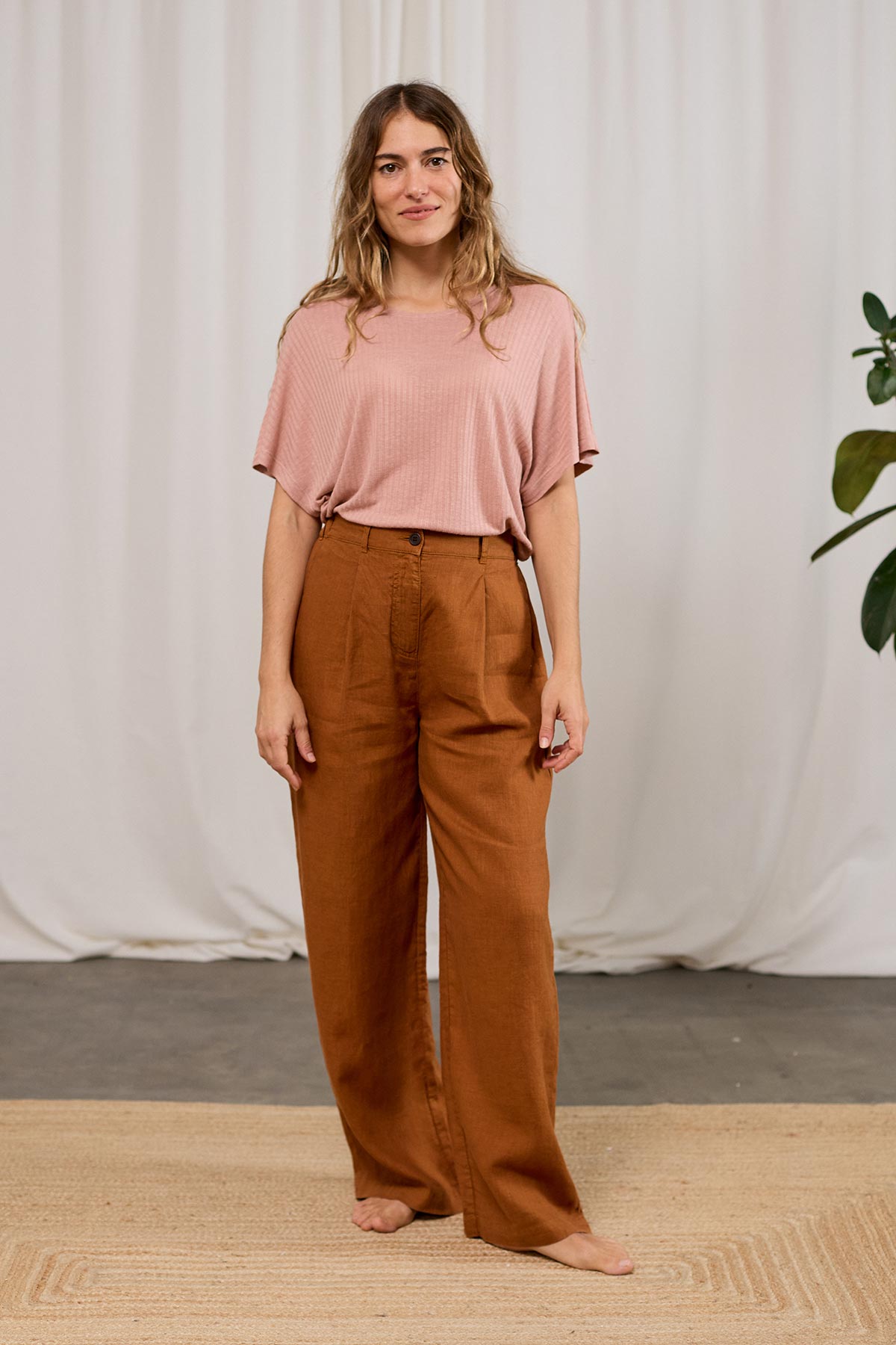 Loose-fit breathable pink top