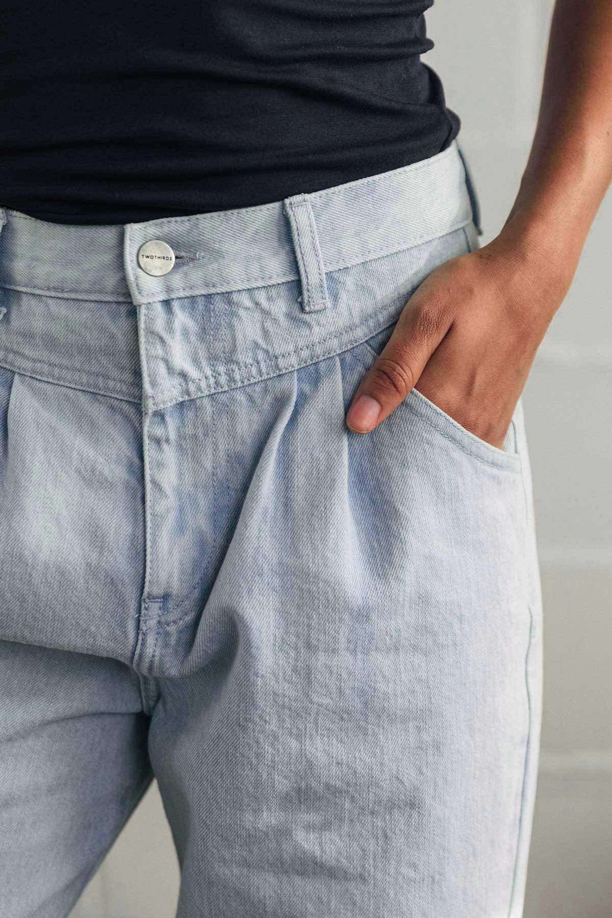 meta-hover, Climate neutral trousers for women