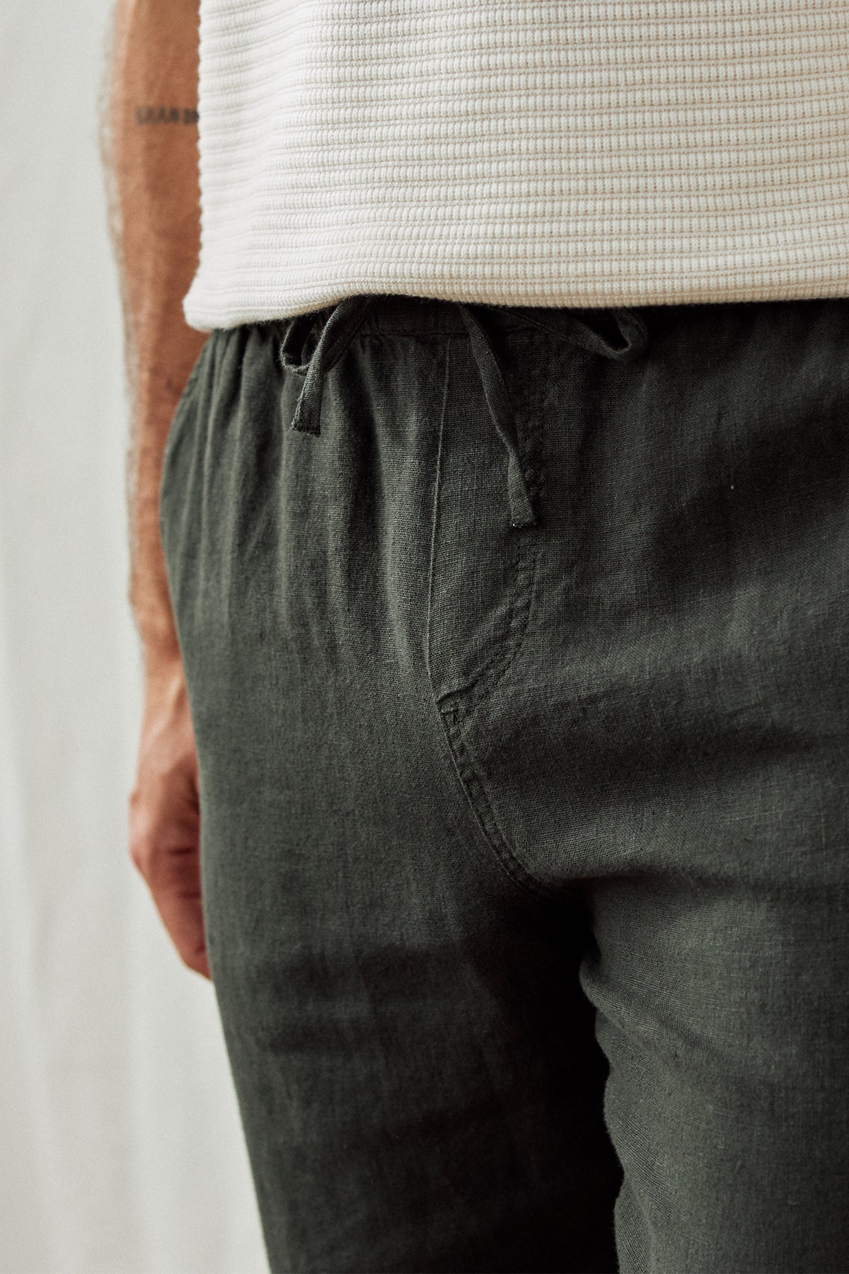 meta-preview, linen ivy green trousers