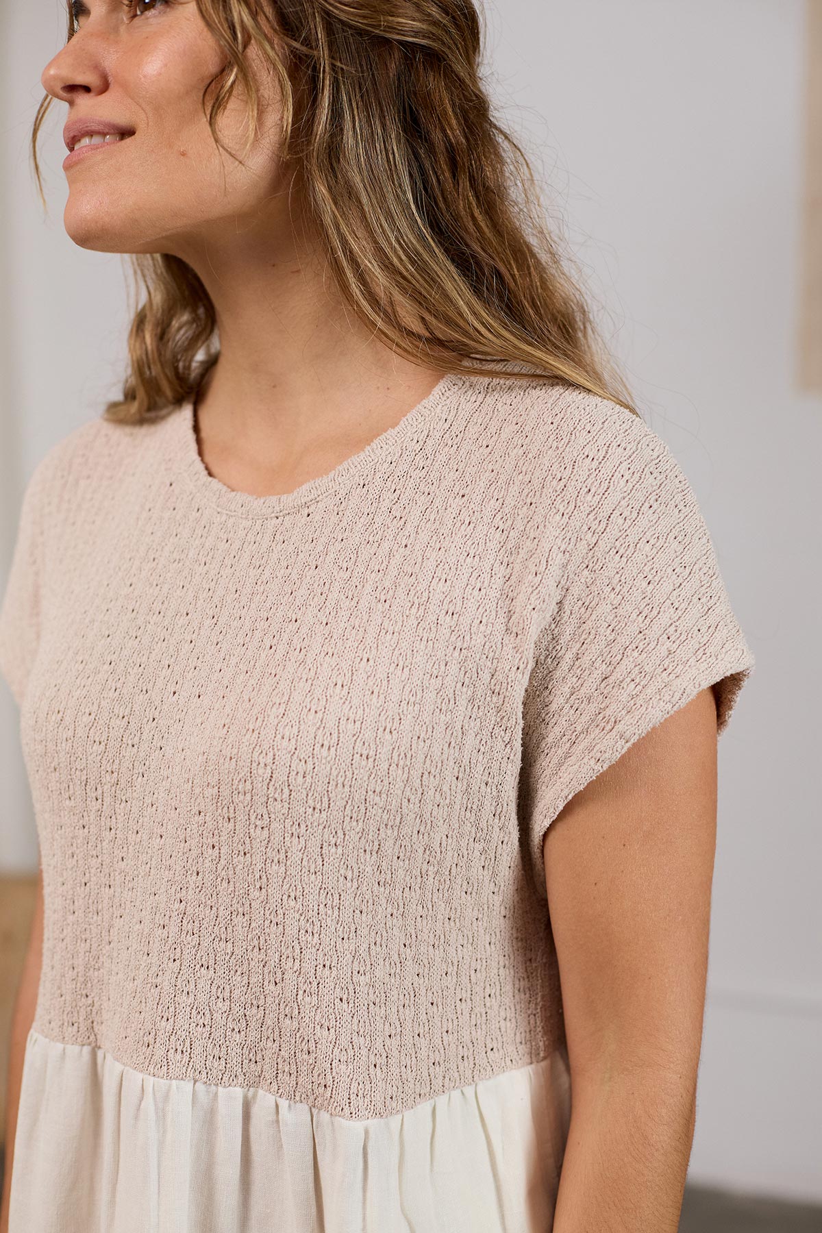 Eco-friendly ecru dress with capped sleeves