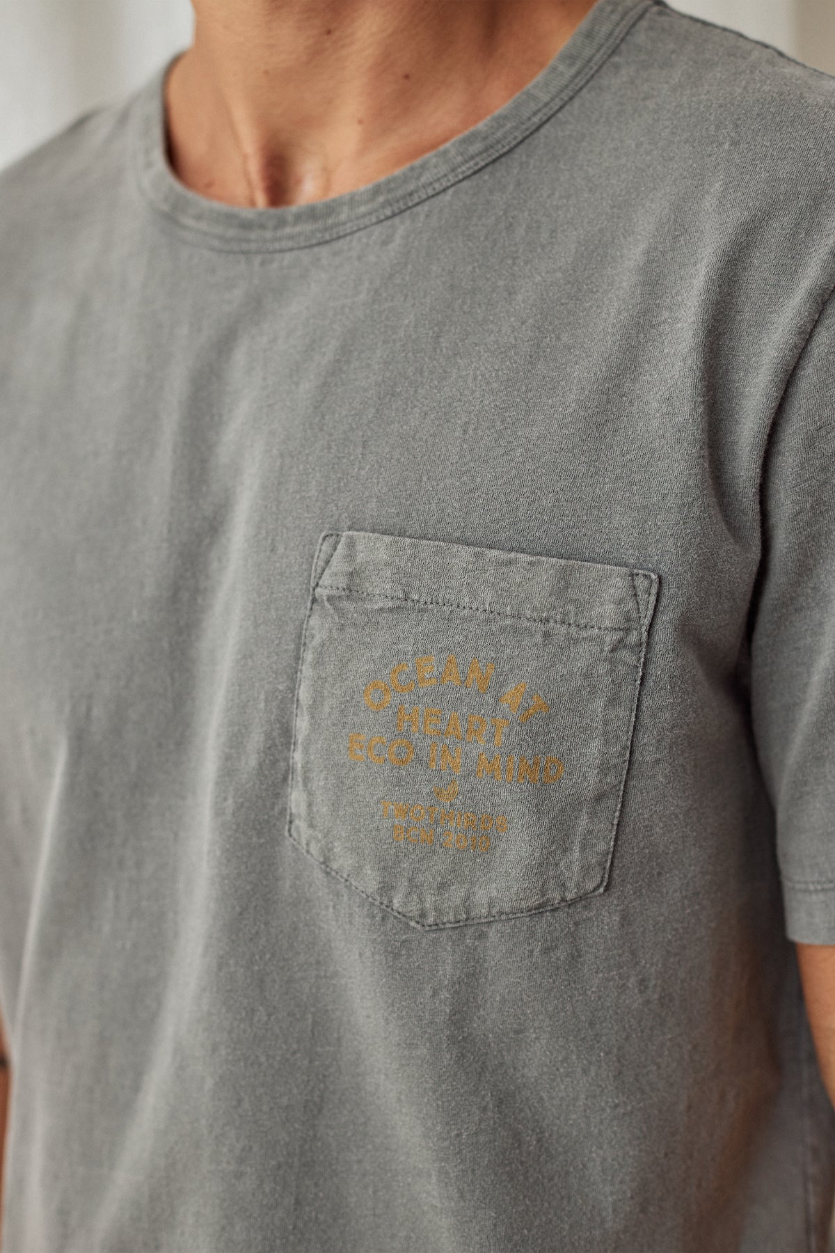 organic cotton tee with pocket