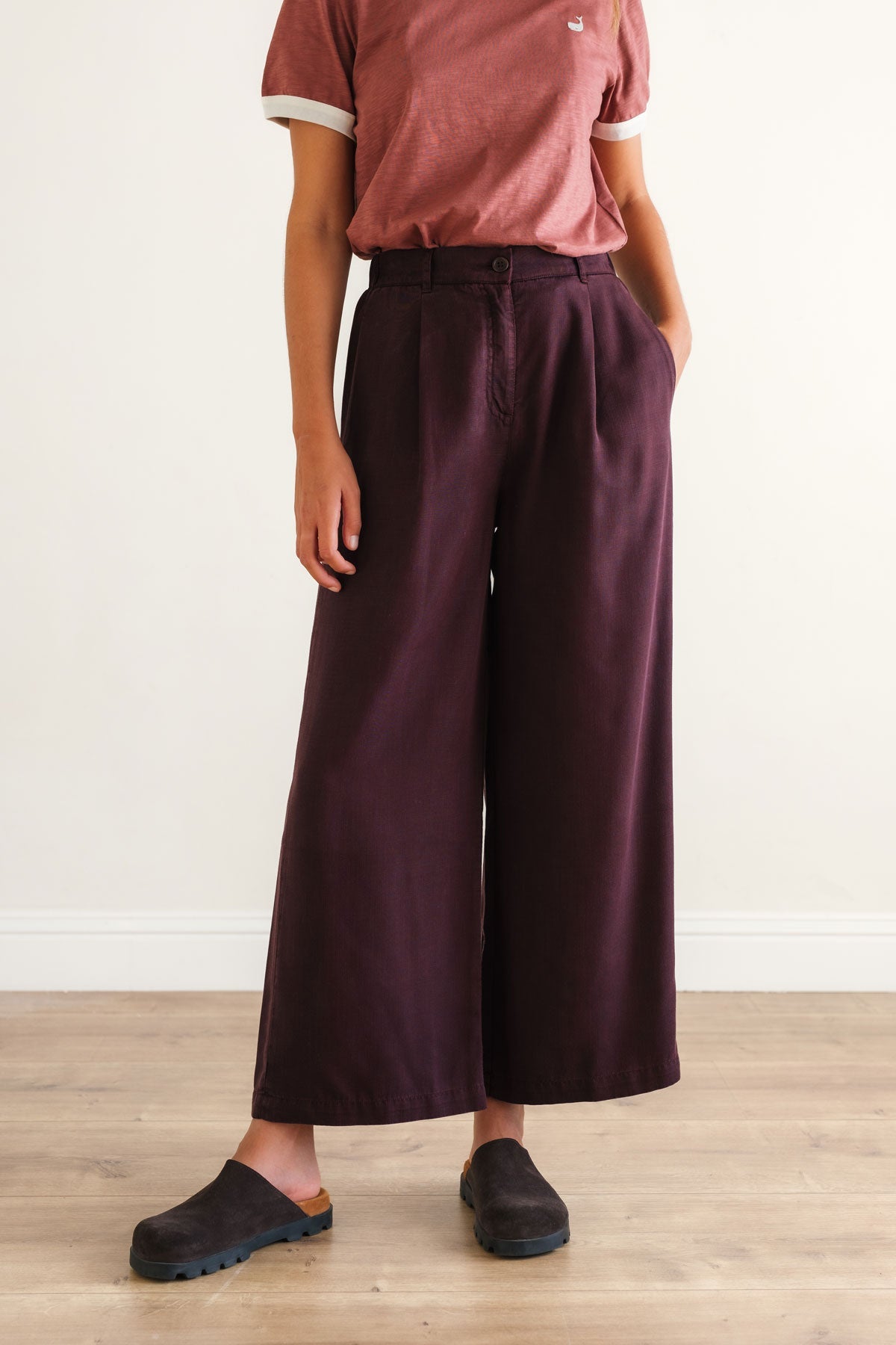 Dark burgundy cropped trousers
