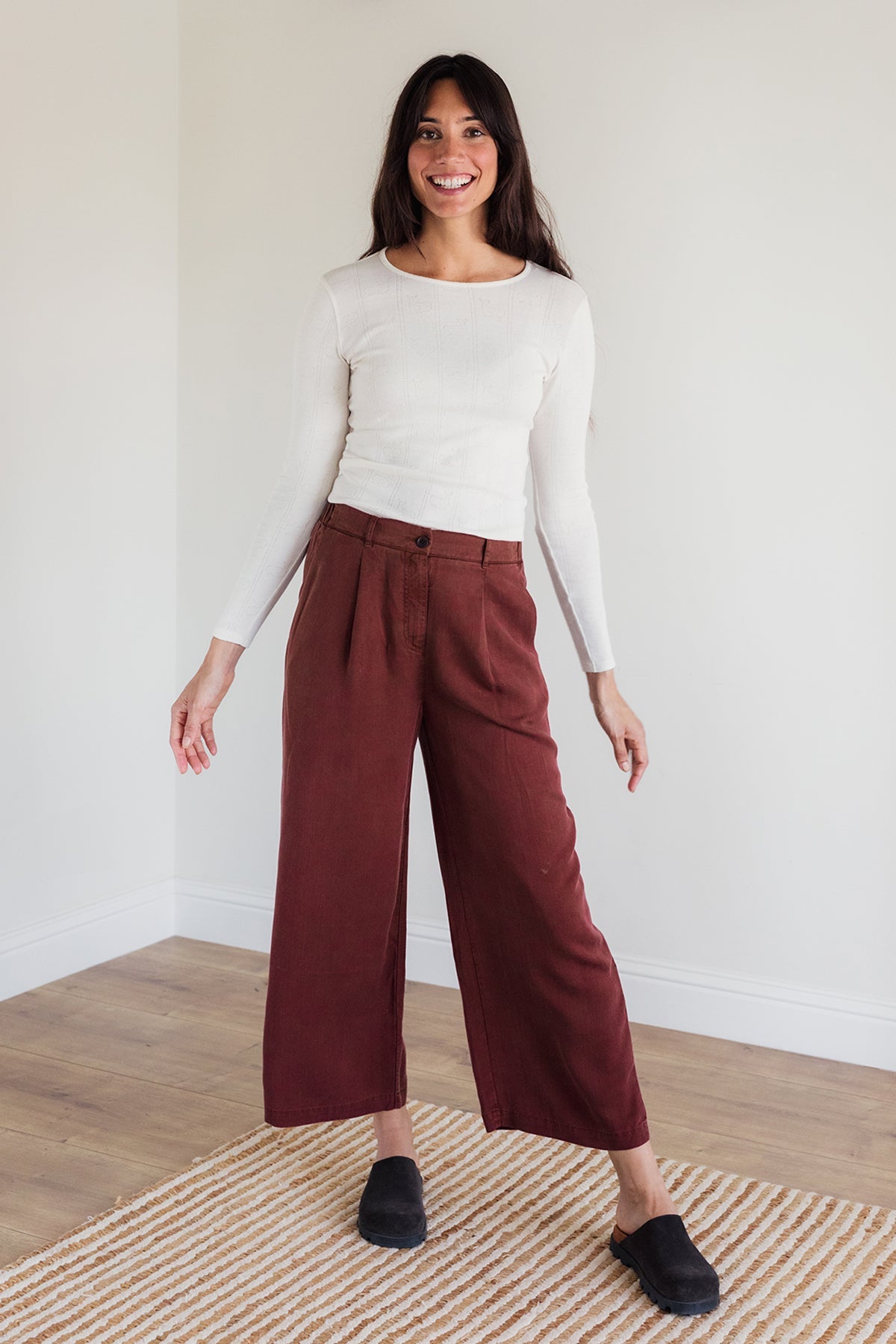 meta-hover, Vegan wide leg Nanpu trousers
