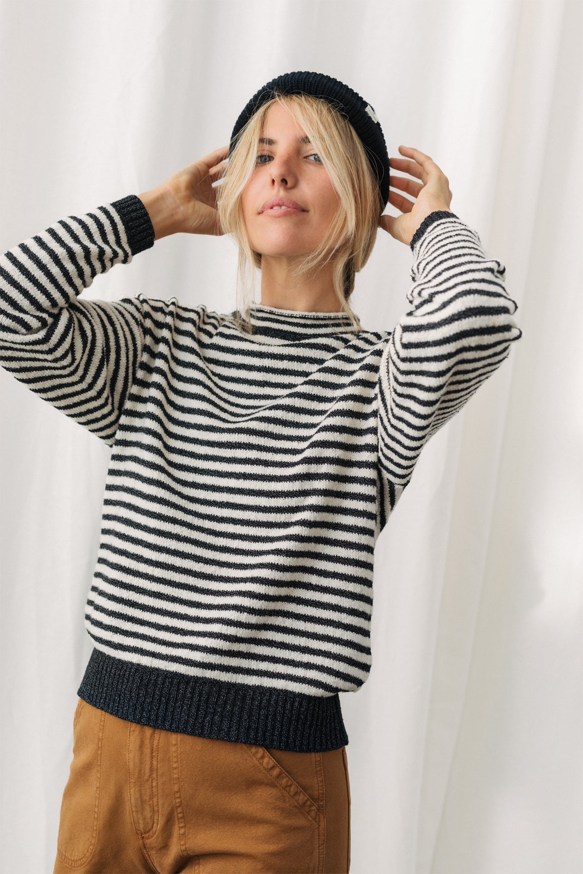 Necker - Black/Ecru