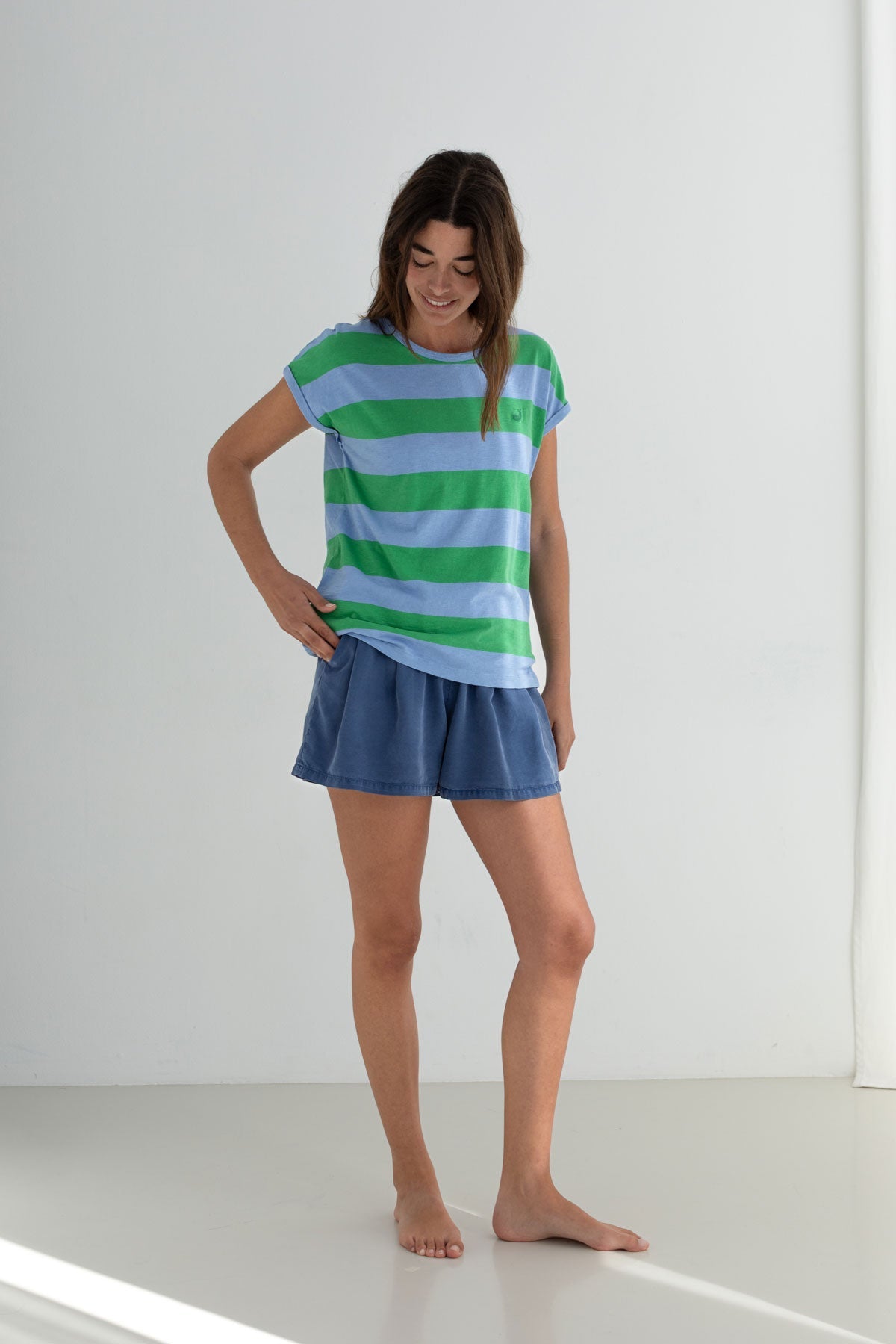 Bicolour green organic cotton top woman blue shorts full body view front