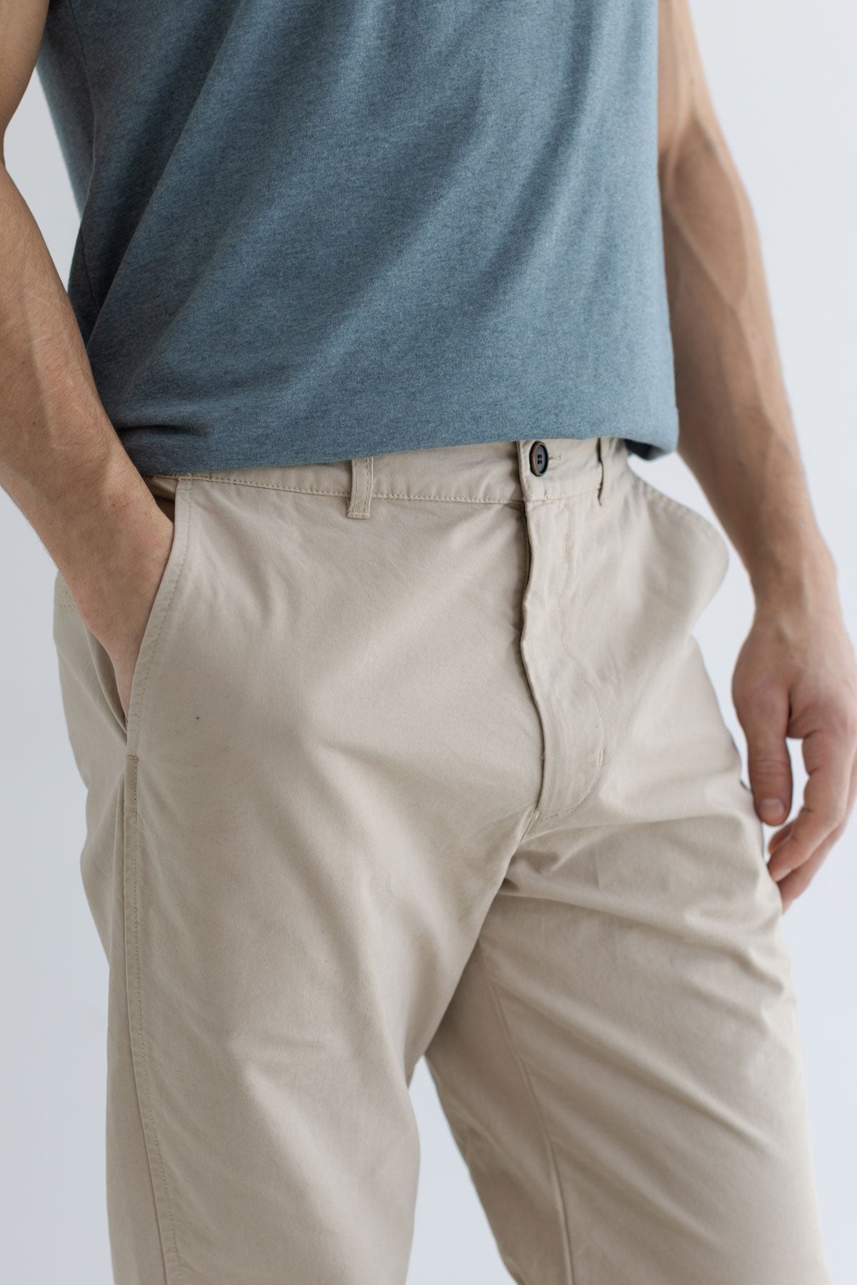 Feather grey Organic cotton canvas pants men detail front