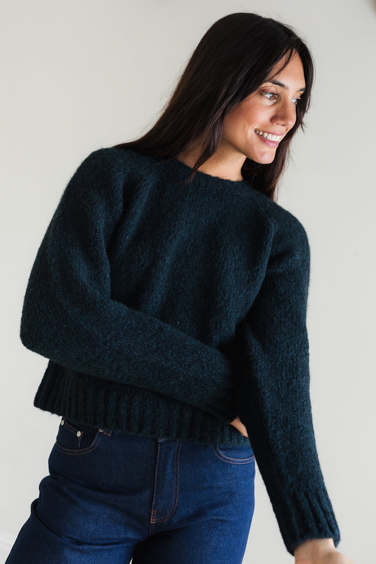 Women´s dark green sweater and blue jeans