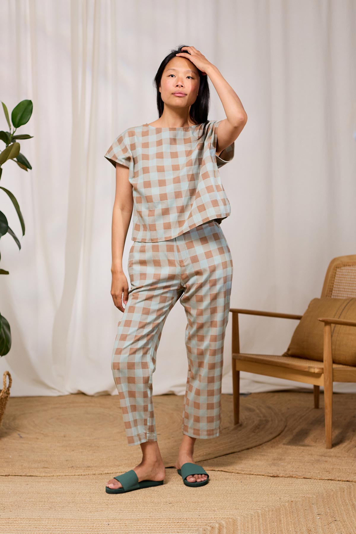 minimalist checkered ankle-length pants