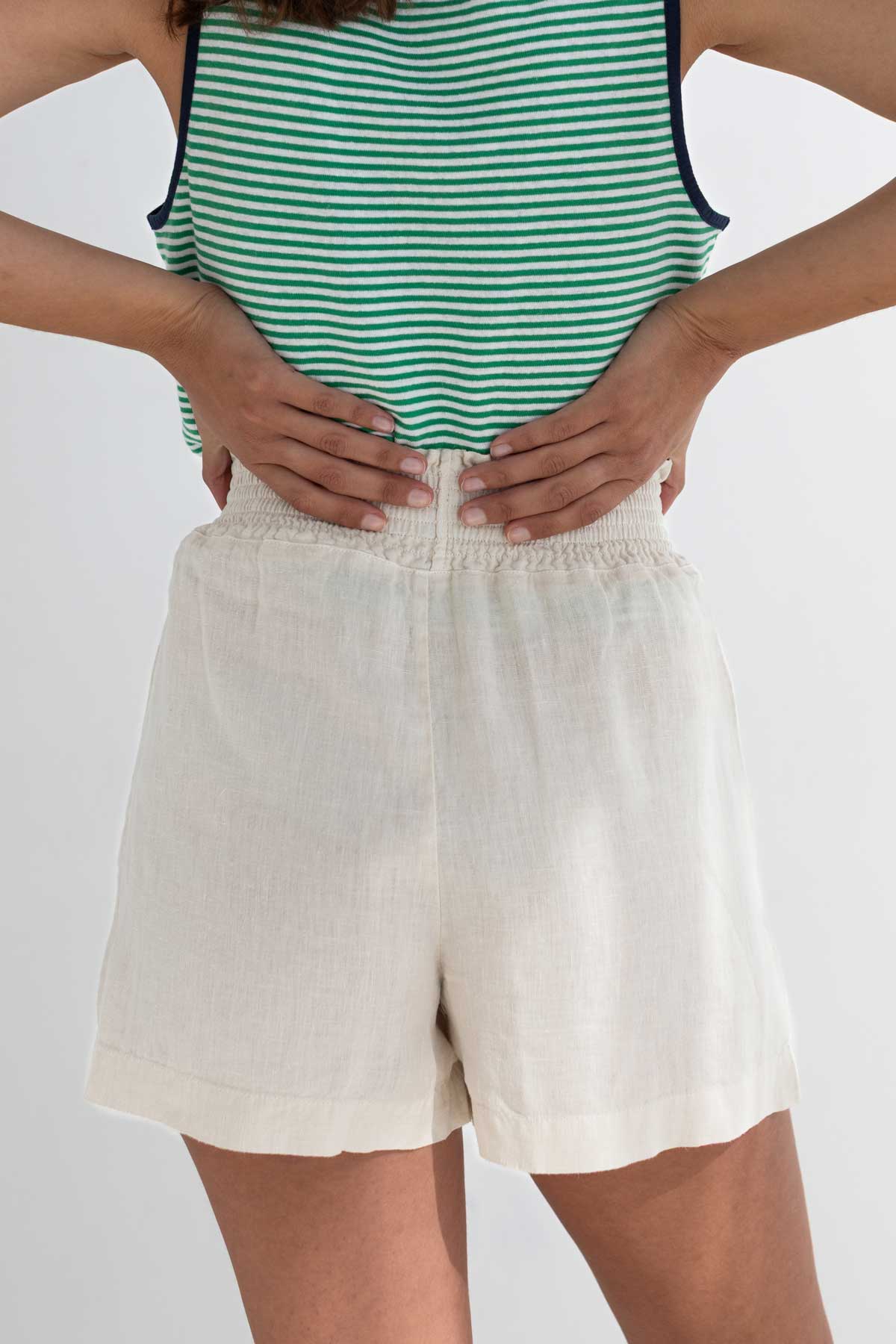 Light linen shorts sand stone women detail back