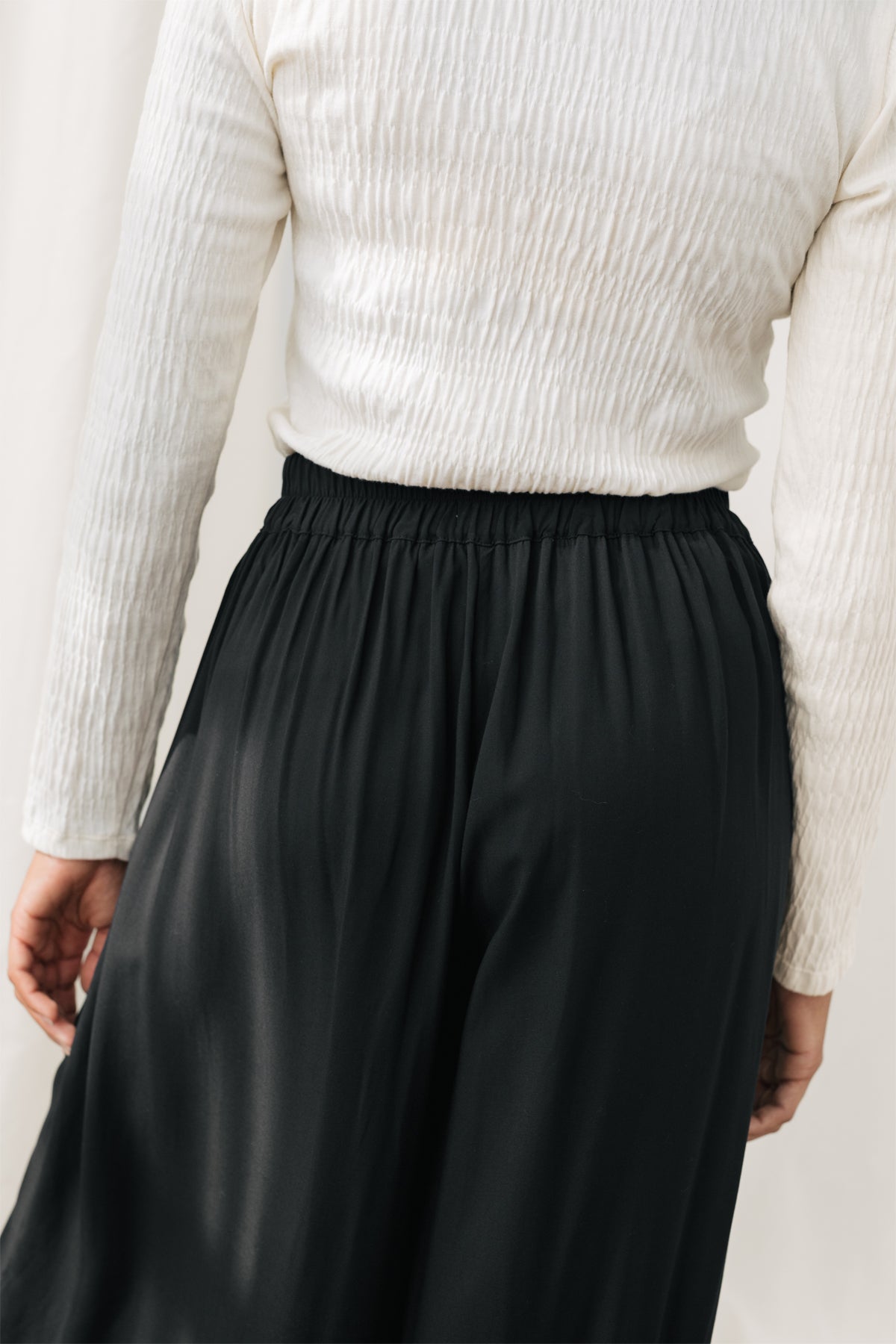 wide leg pants with flexible waistband.