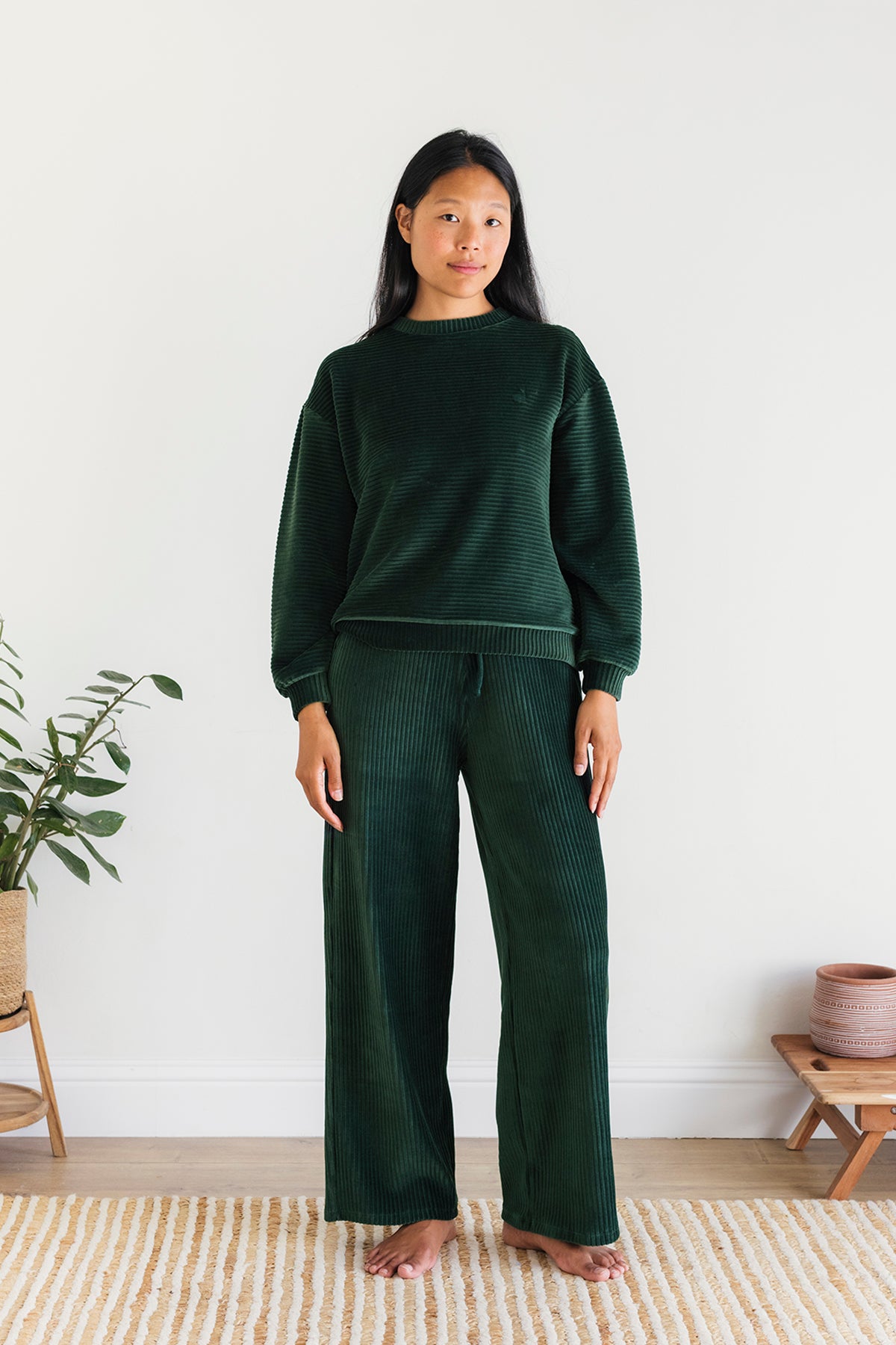 cropped length and oversized fit greensweatshirt