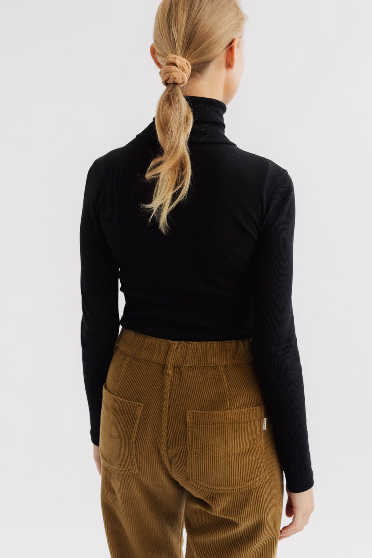 vertical ribbed turtleneck eco basic for women