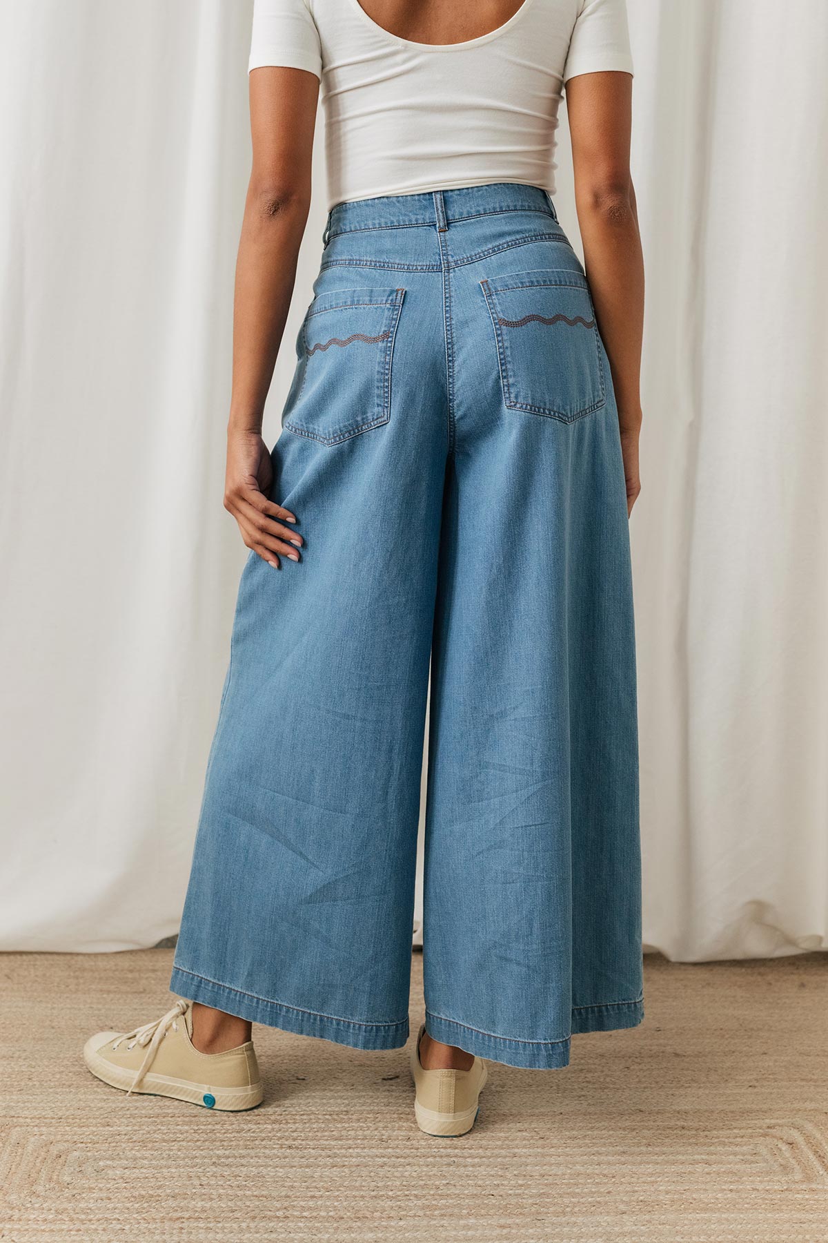 meta-hover, Vegan organic denim ankle jeans