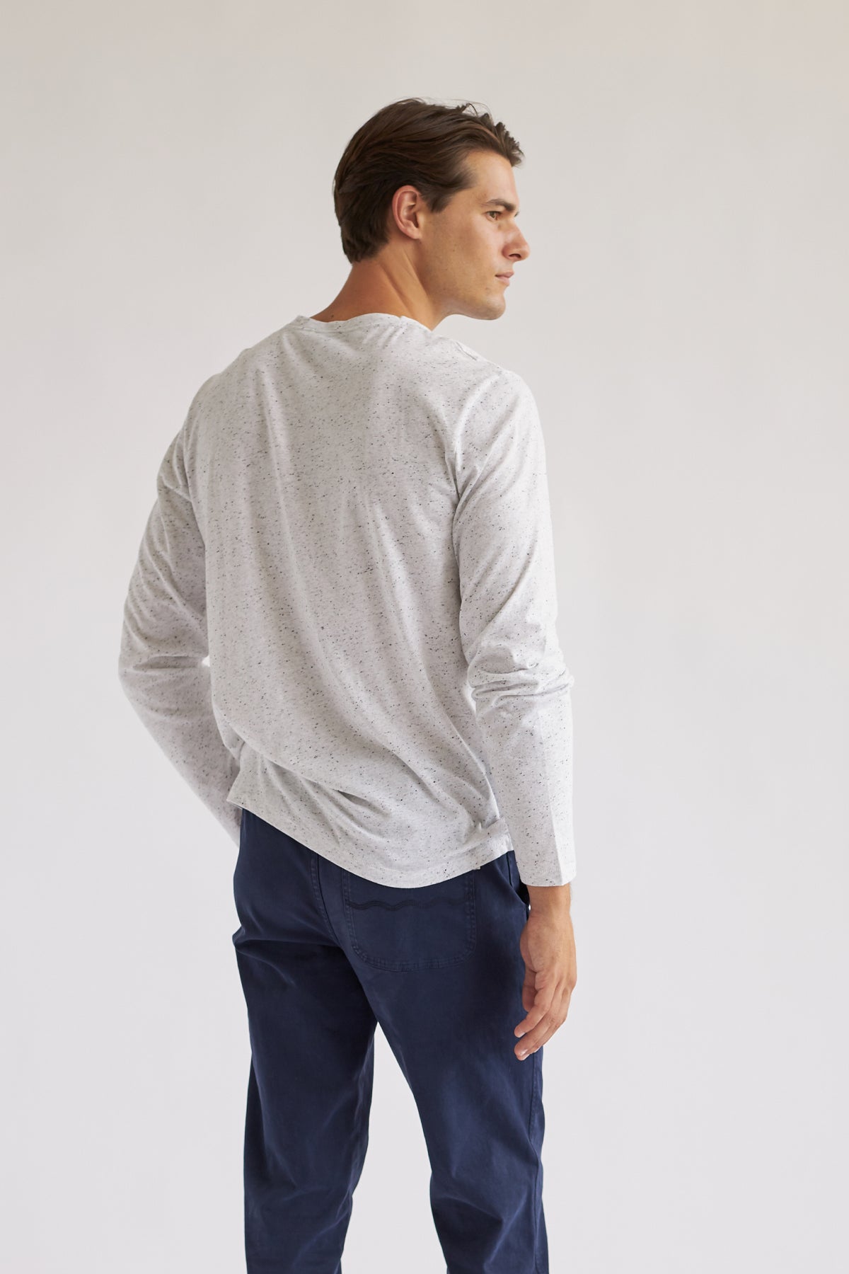 organic white top for men with neps