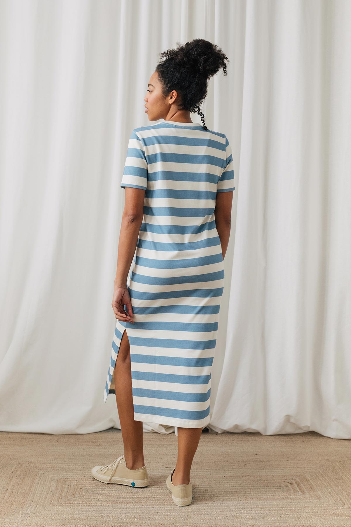 Eco-friendly dress with side cuts