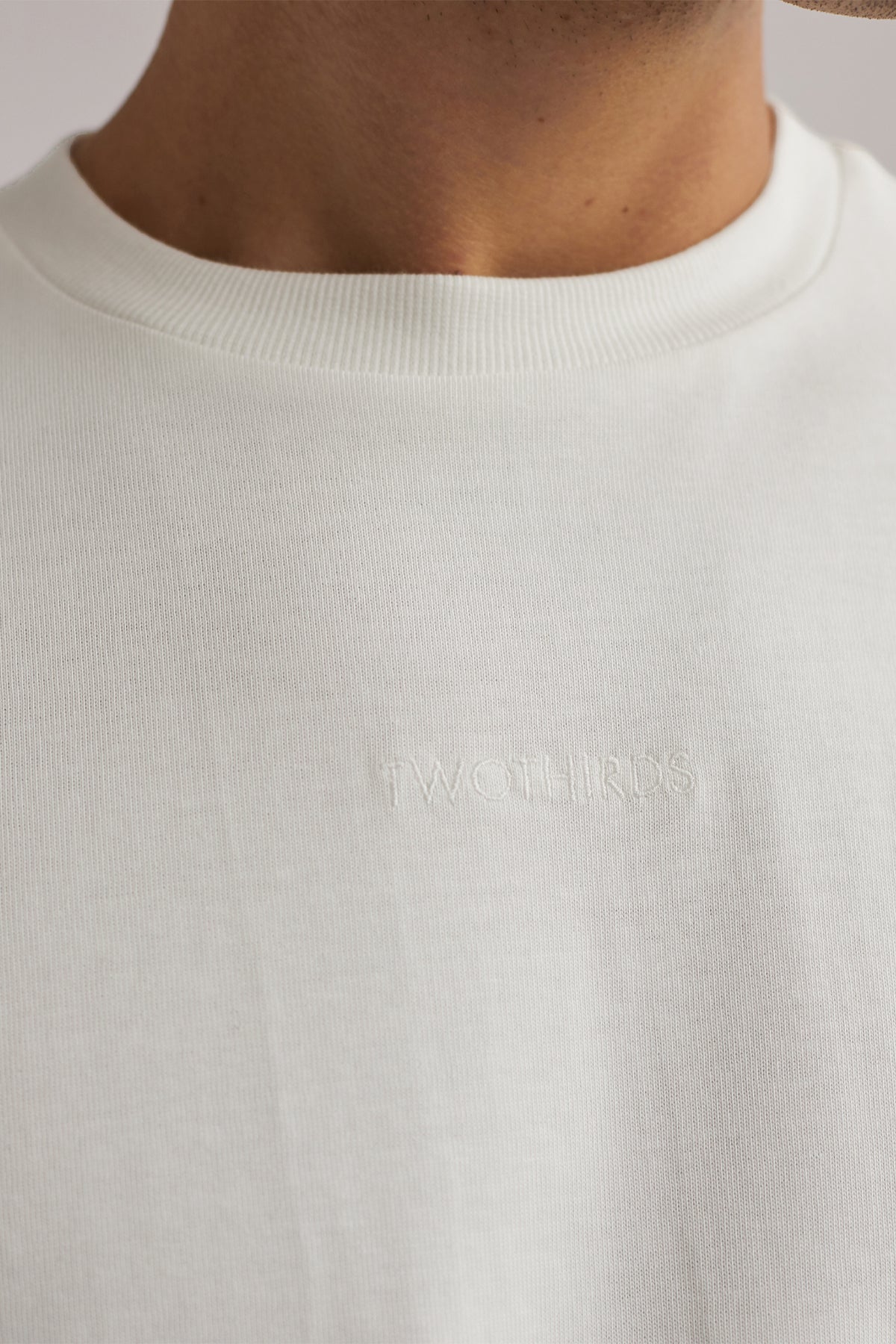 Ribbed neckline white tee for men