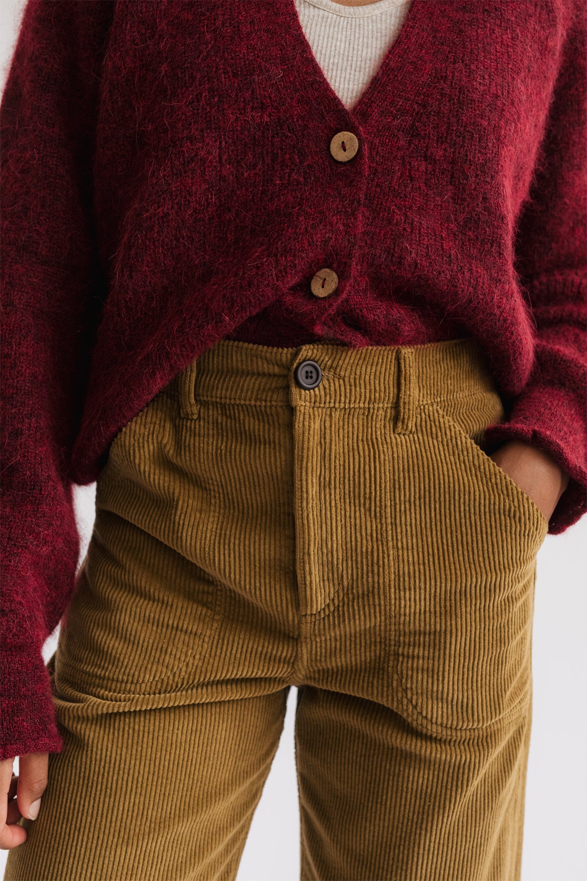 meta-hover, Sustainable corduroy mustard pants