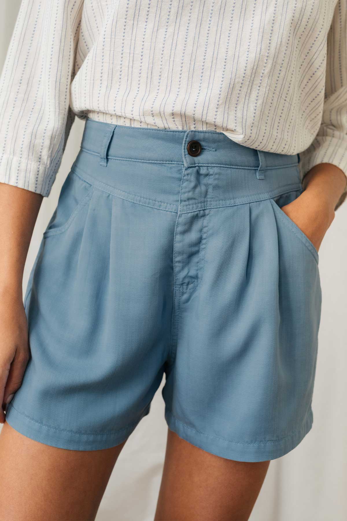 meta-preview, Vegan sustainable TENCEL™ shorts with belt loops