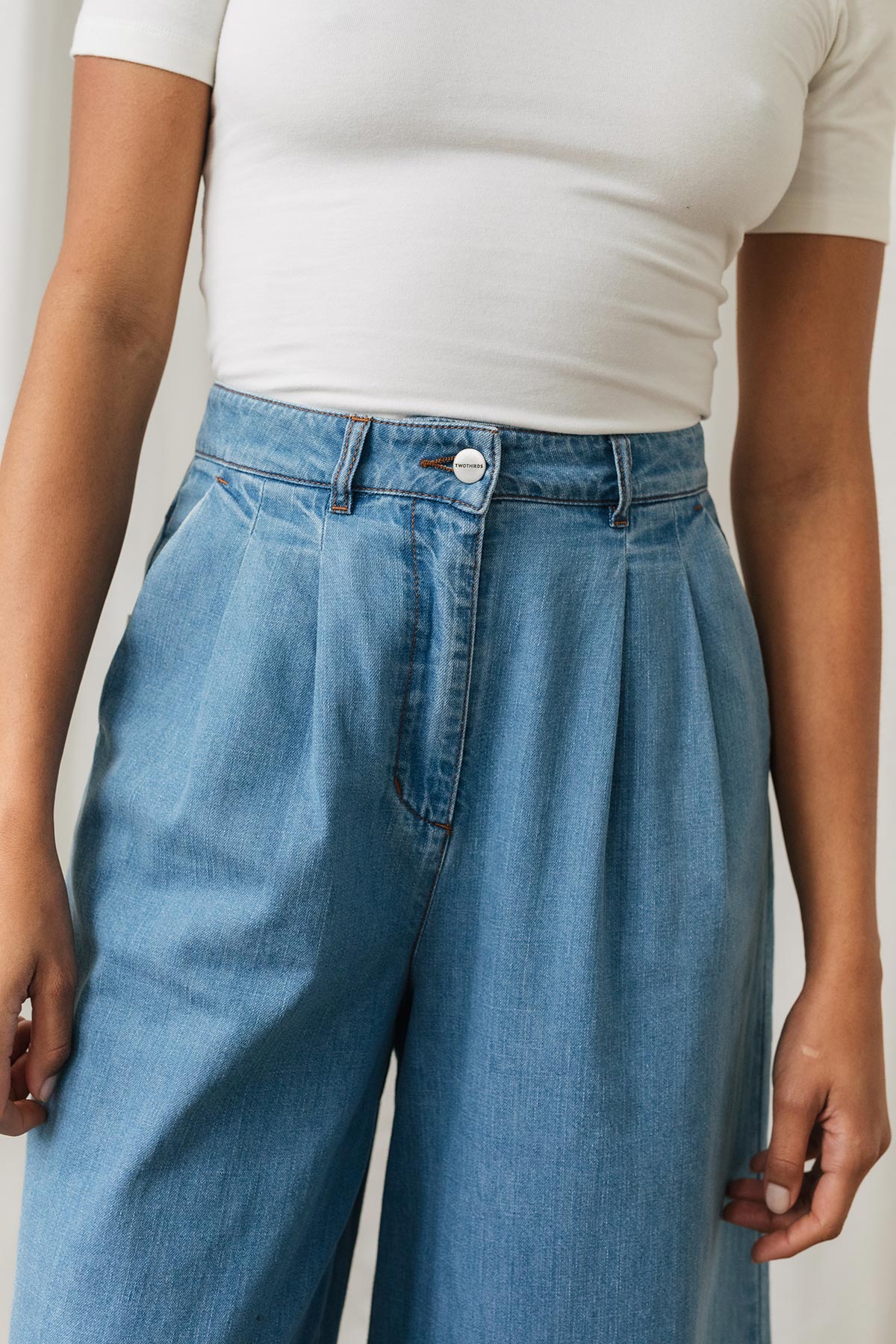 Organic denim jeans with pleats