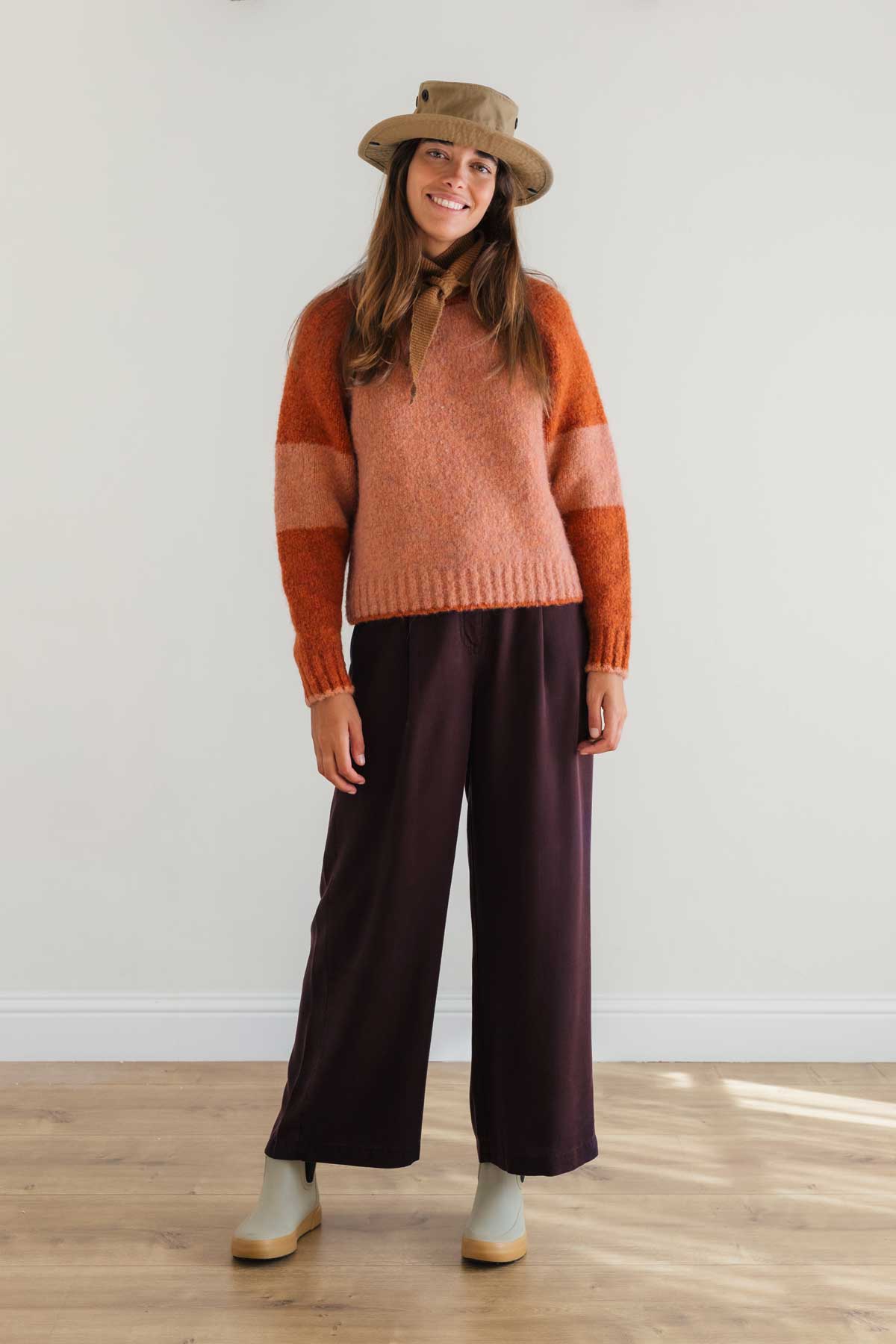 Soft terracotta color-block sweater eco