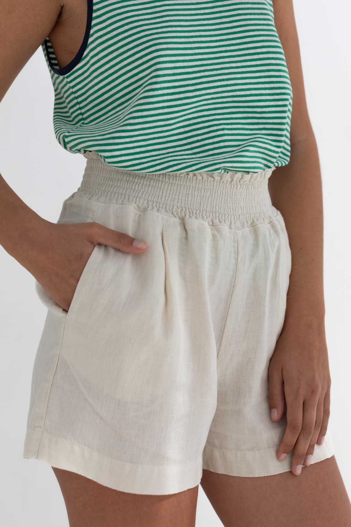 Light linen shorts sand stone women detail front 