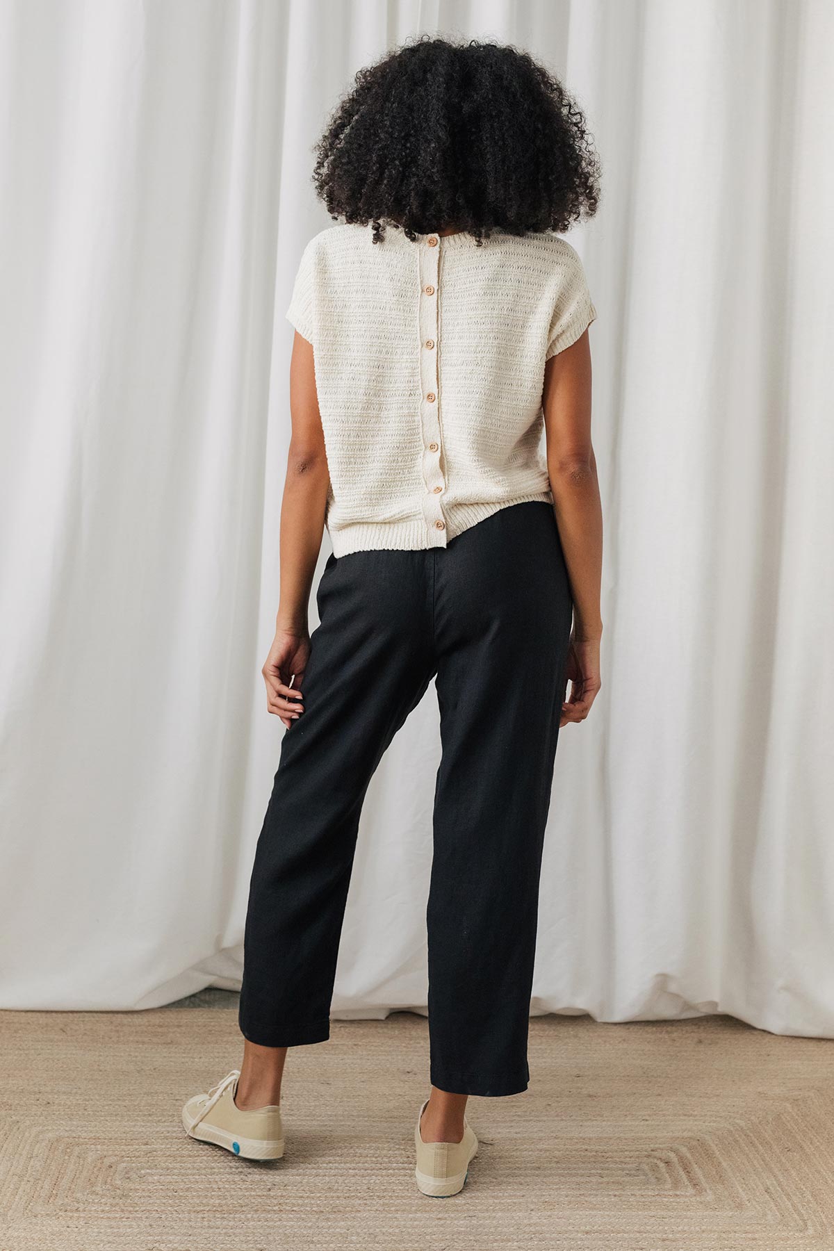 comfortable black linen pants with a relaxed, ankle-length fit