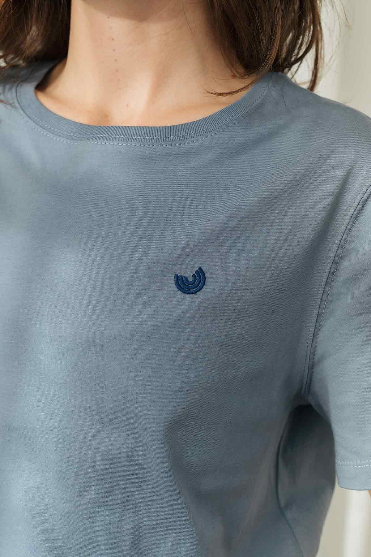 embroidered logo sustainable blue t-shirt