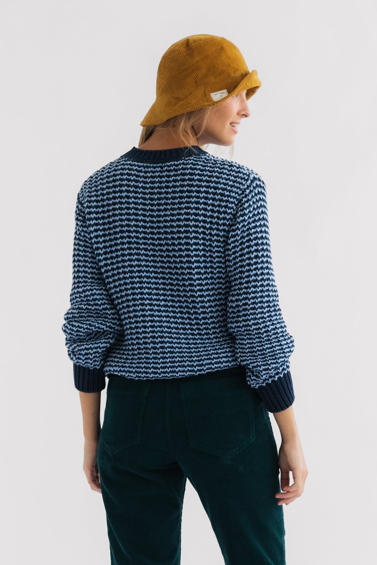 blue wavy ribbed pattern knit