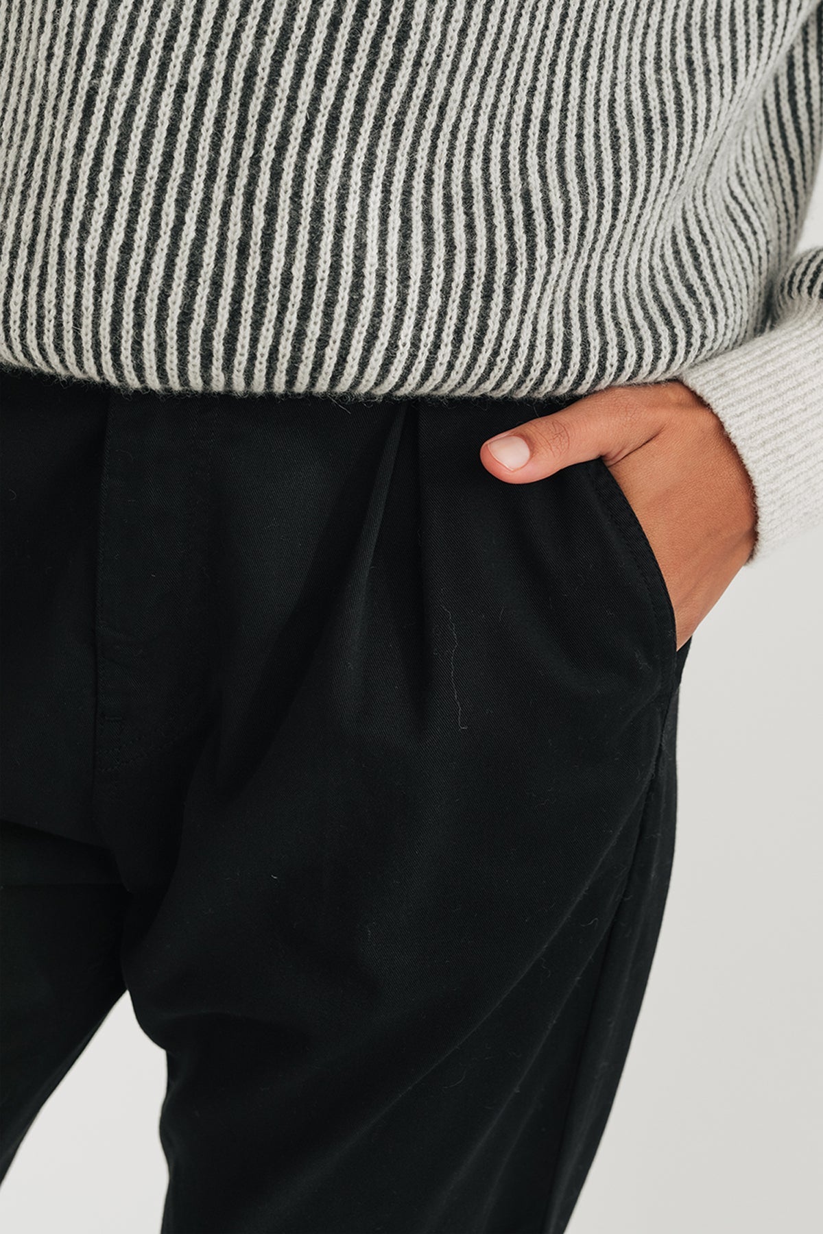 flexible waistband with front pleats detail