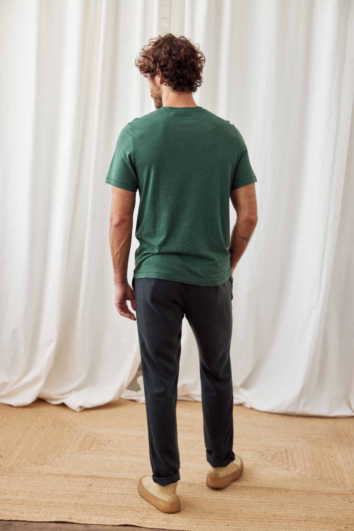 sustainable round-neck basic tee