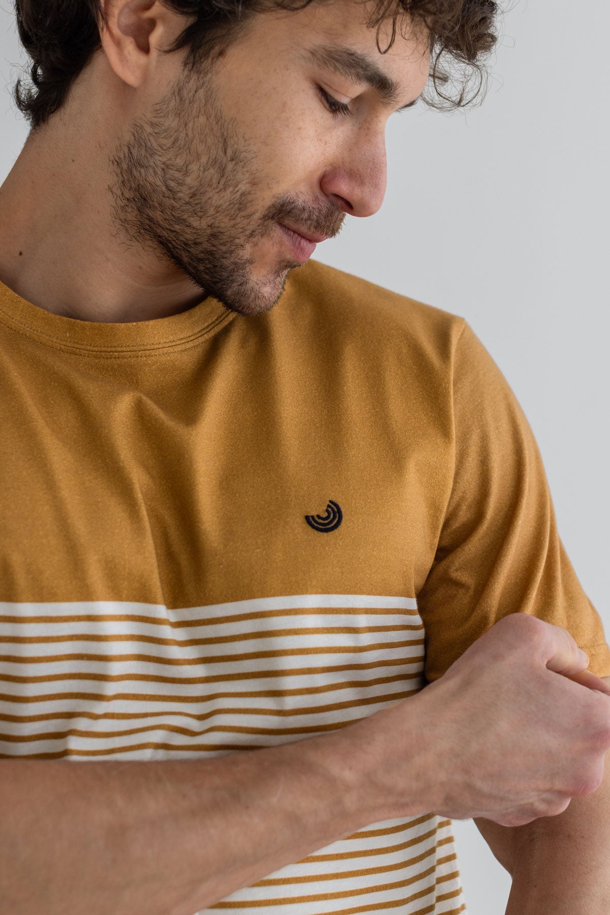 Mustard Colour-block t-shirt men detail front