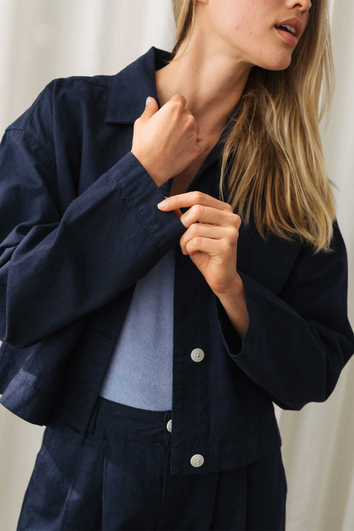 regular fit cropped blue jacket for women