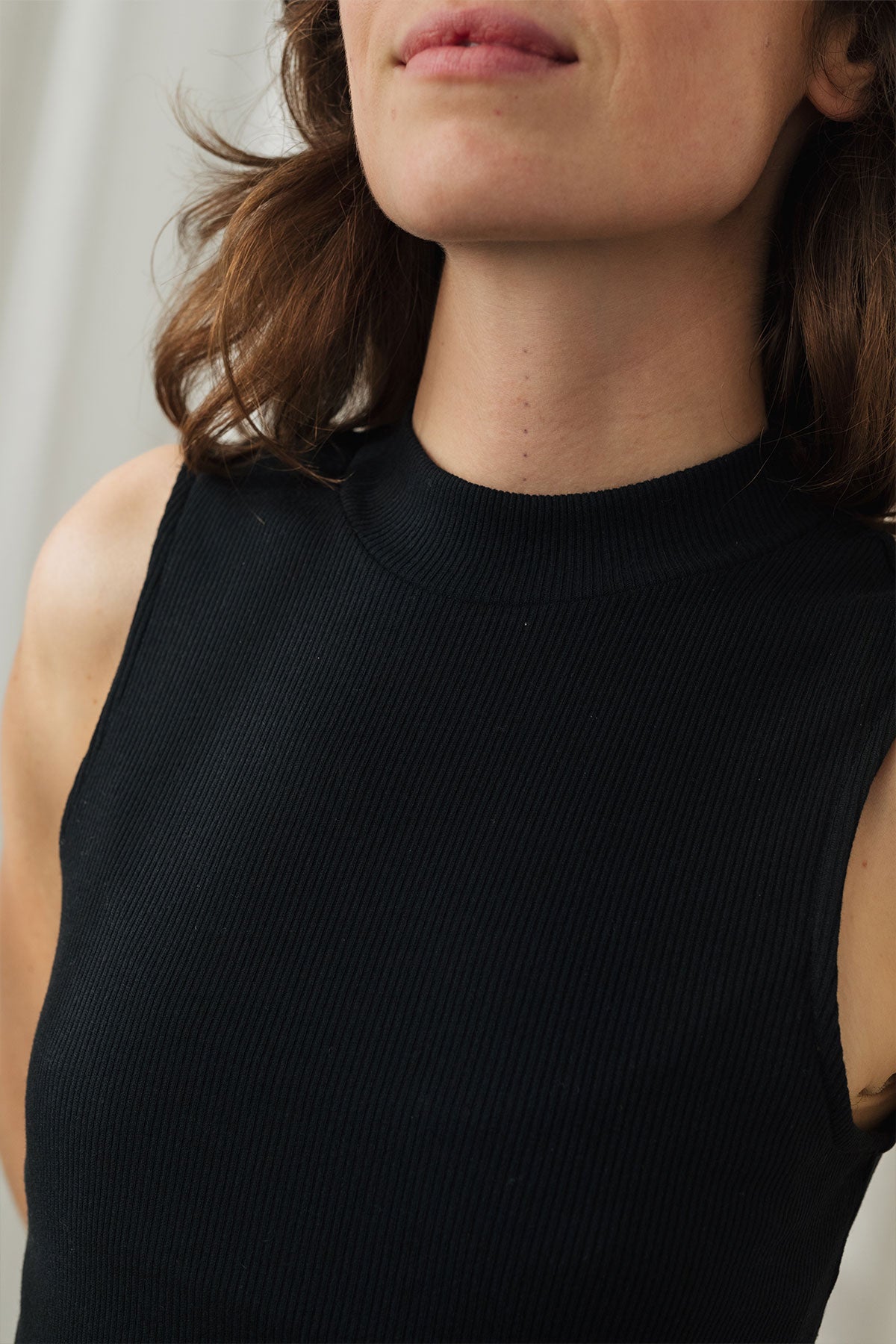 meta-hover, vegan perkins neck black top