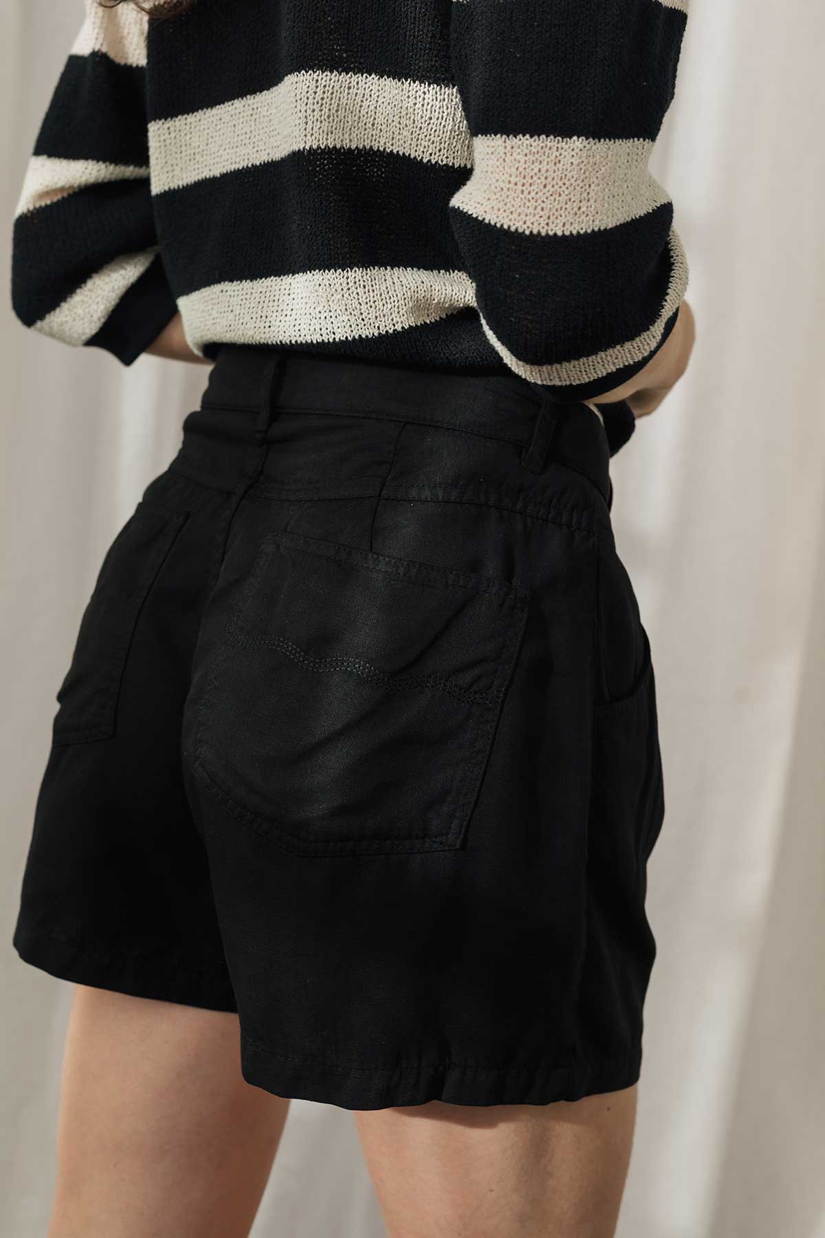 Breathable and soft fabric black shorts