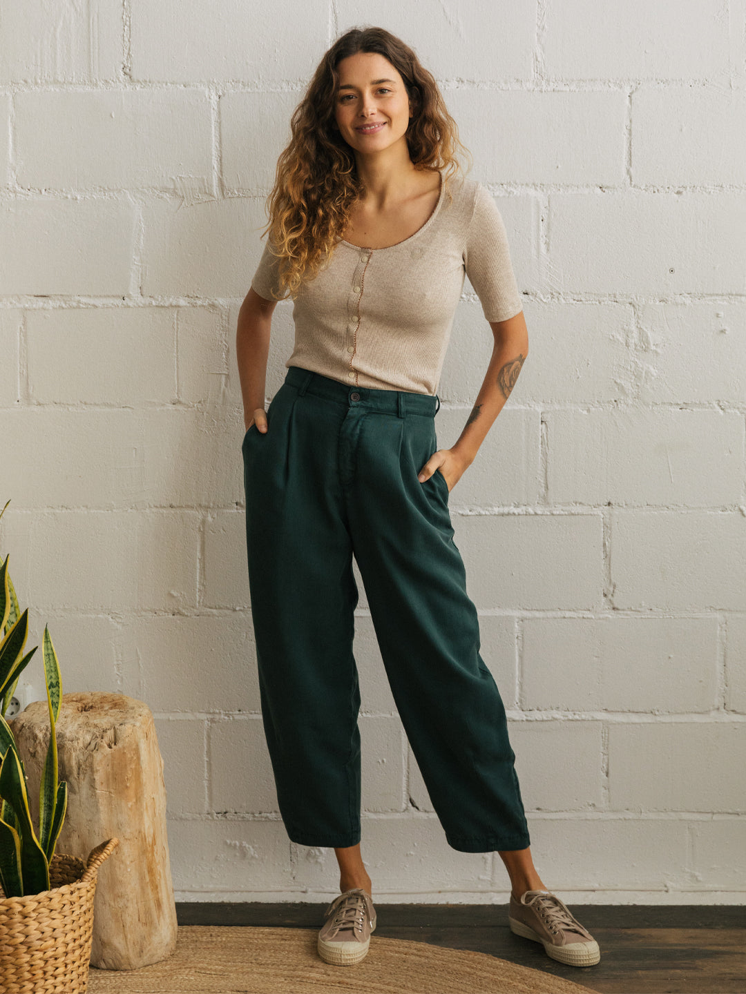 Forest green hotsell pants outfit