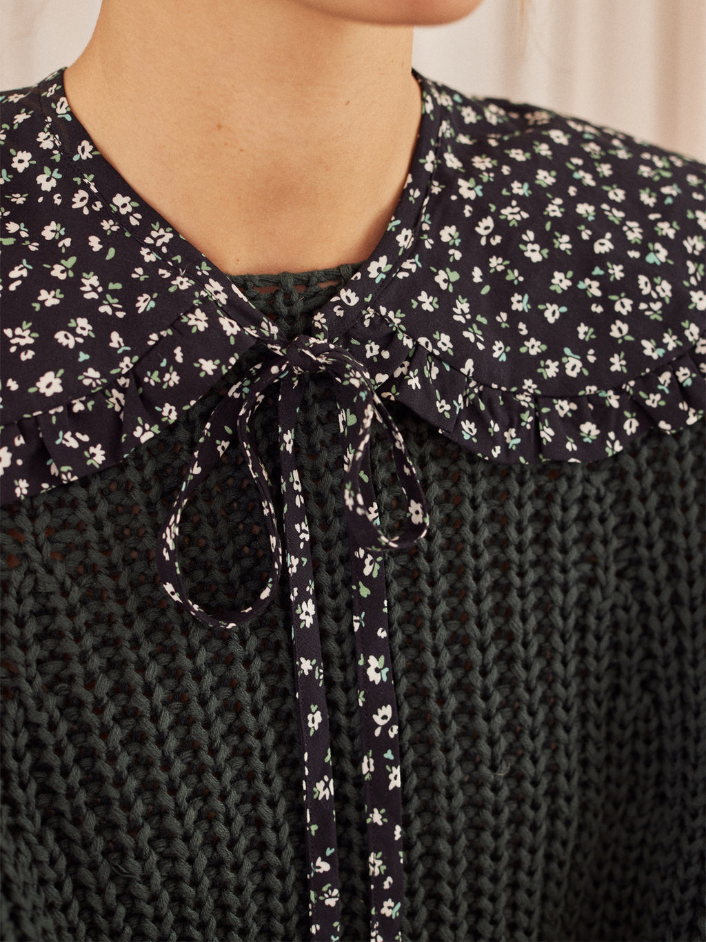 Floral Neck - Dusty Floral